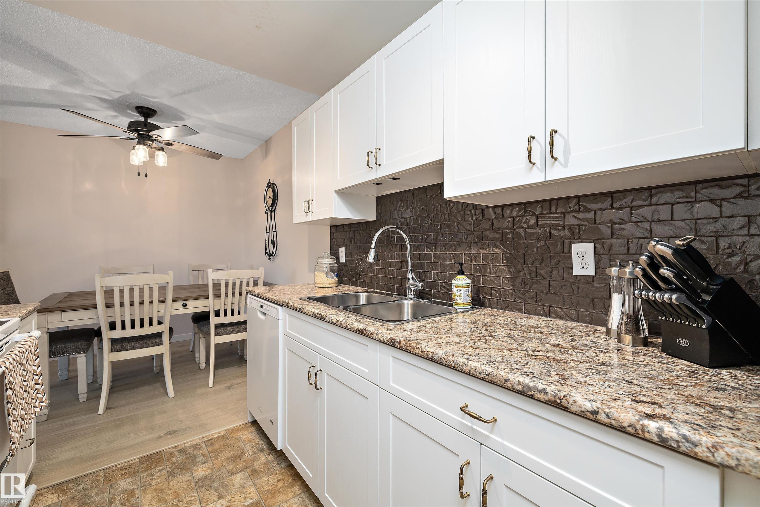411 10511 19 Av, Edmonton, AB - Indoor Photo Showing Kitchen With Double Sink