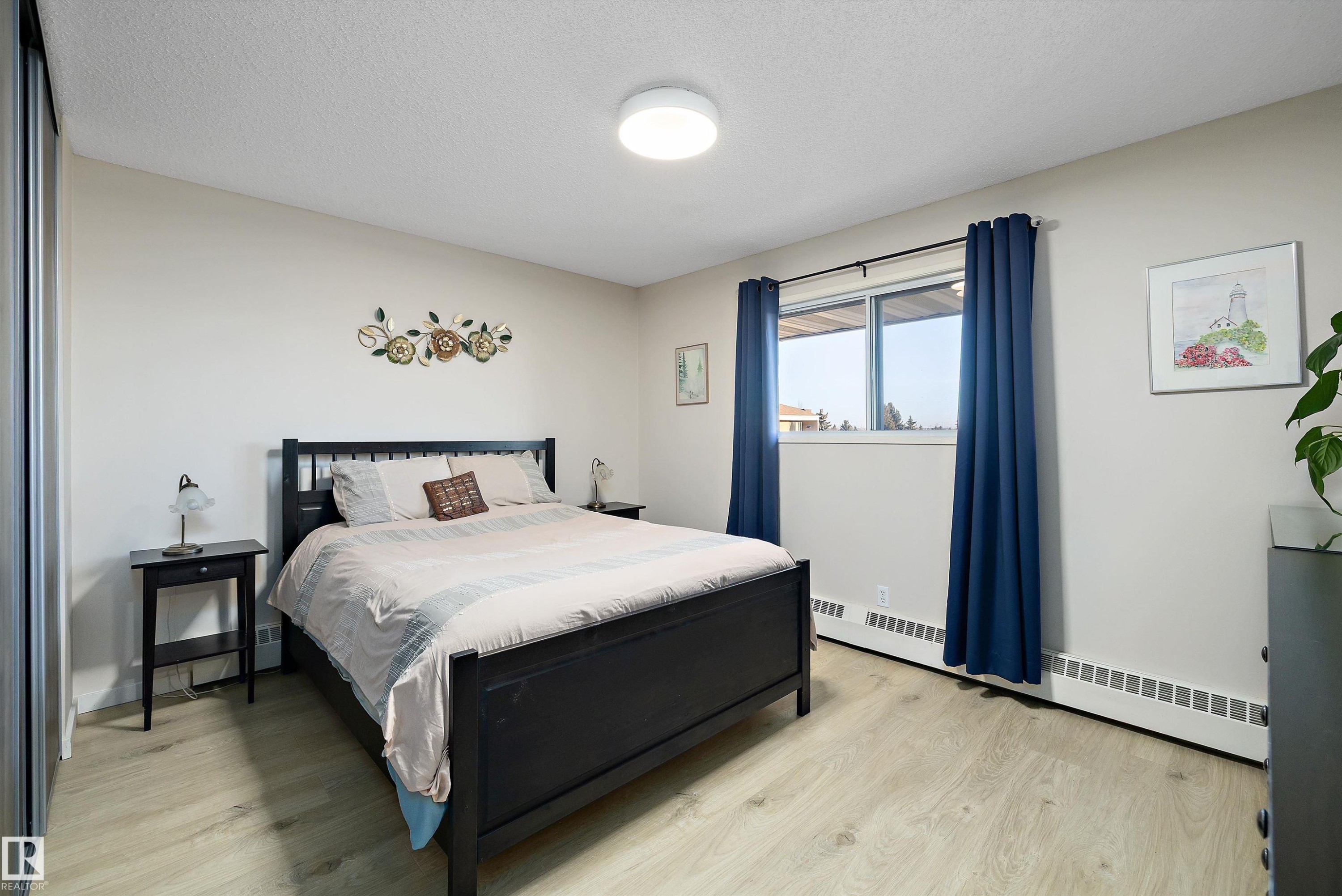 411 10511 19 Av, Edmonton, AB - Indoor Photo Showing Bedroom