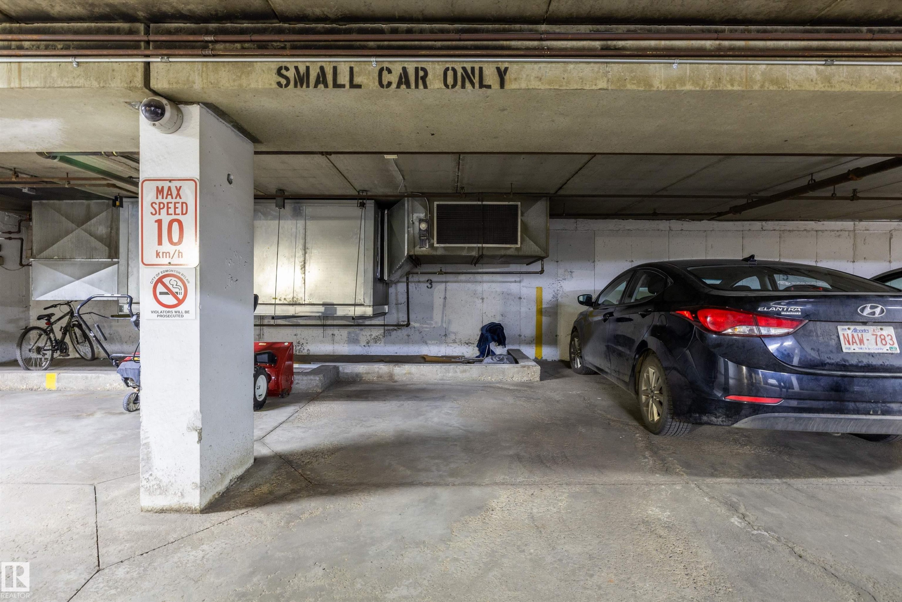 411 10511 19 Av, Edmonton, AB - Indoor Photo Showing Garage