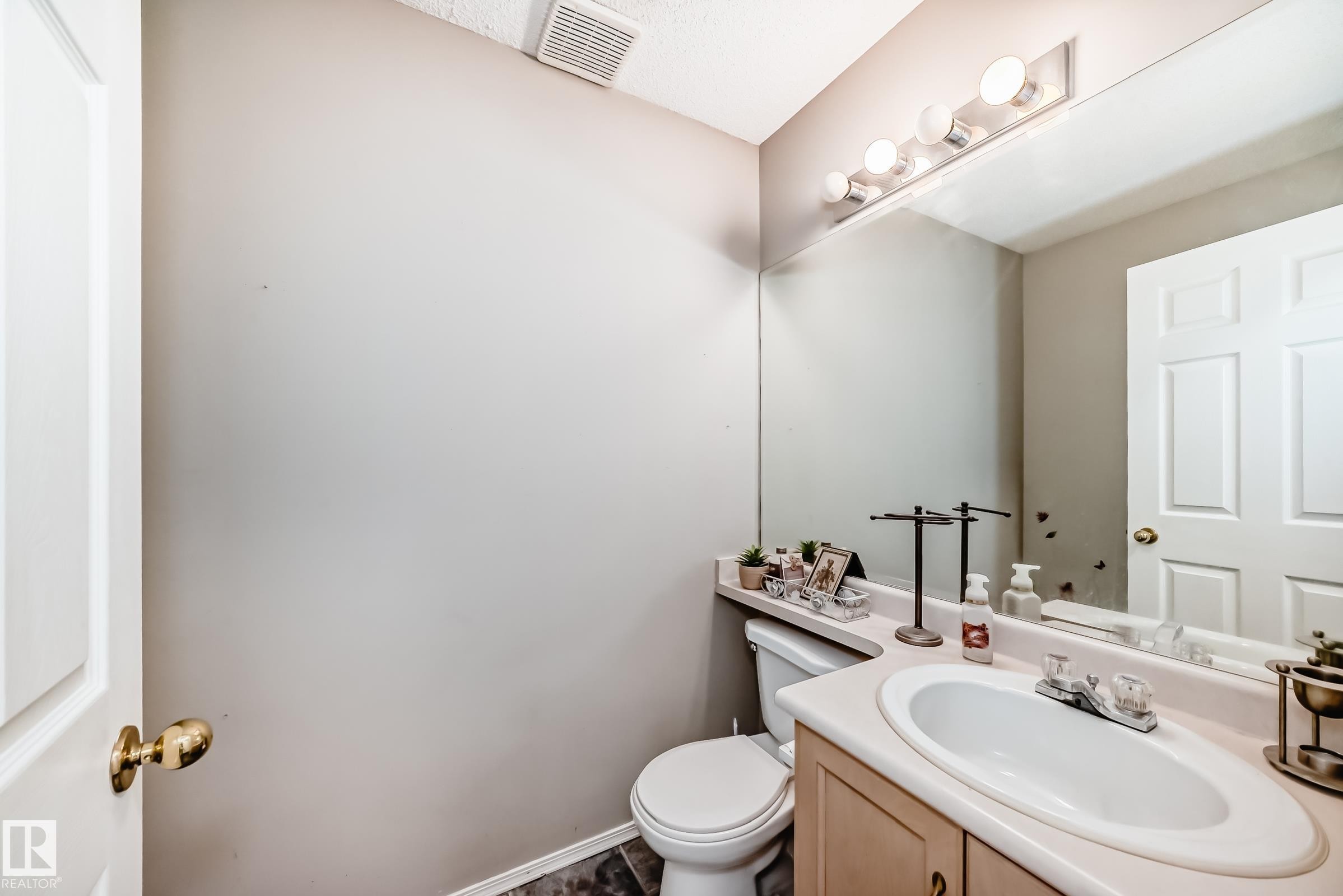 121 Bulyea Road, Edmonton, AB - Indoor Photo Showing Bathroom