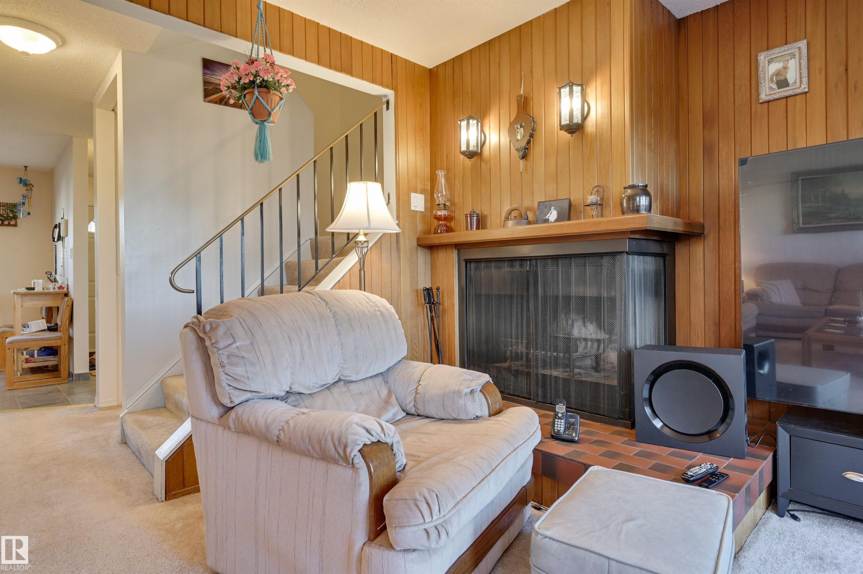 1064 Millbourne Road E, Edmonton, AB - Indoor With Fireplace