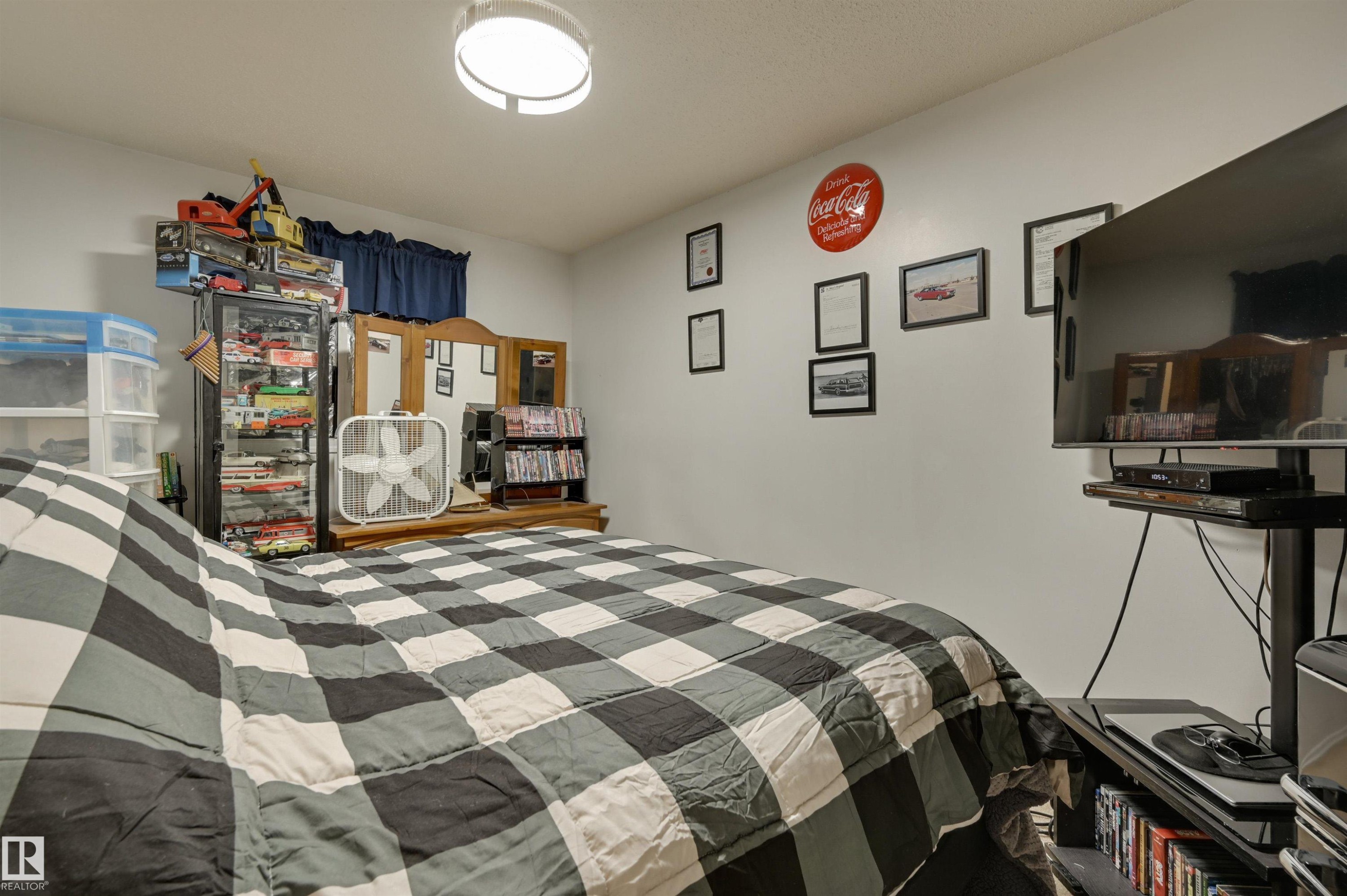 1064 Millbourne Road E, Edmonton, AB - Indoor Photo Showing Other Room