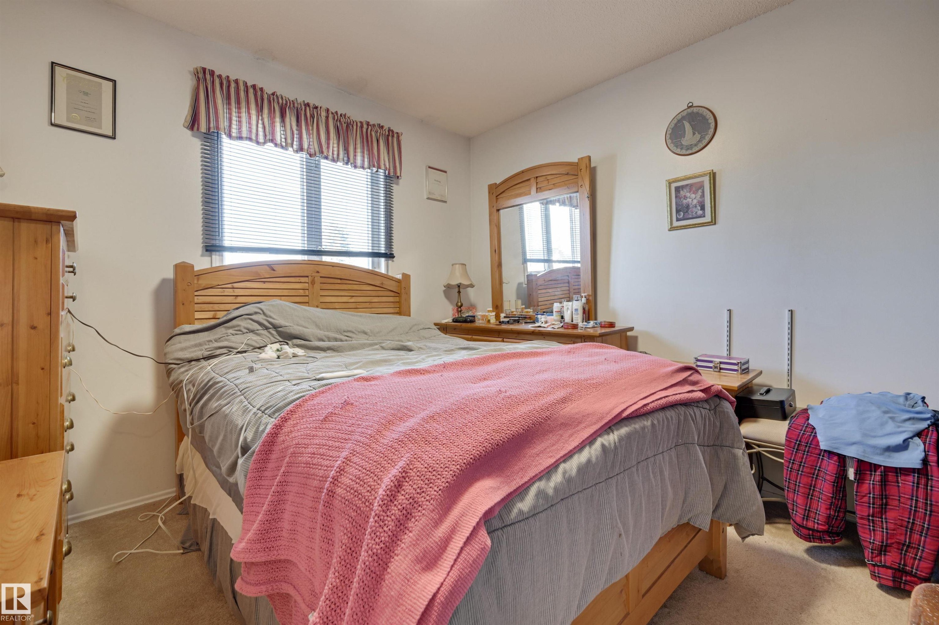 1064 Millbourne Road E, Edmonton, AB - Indoor Photo Showing Bedroom