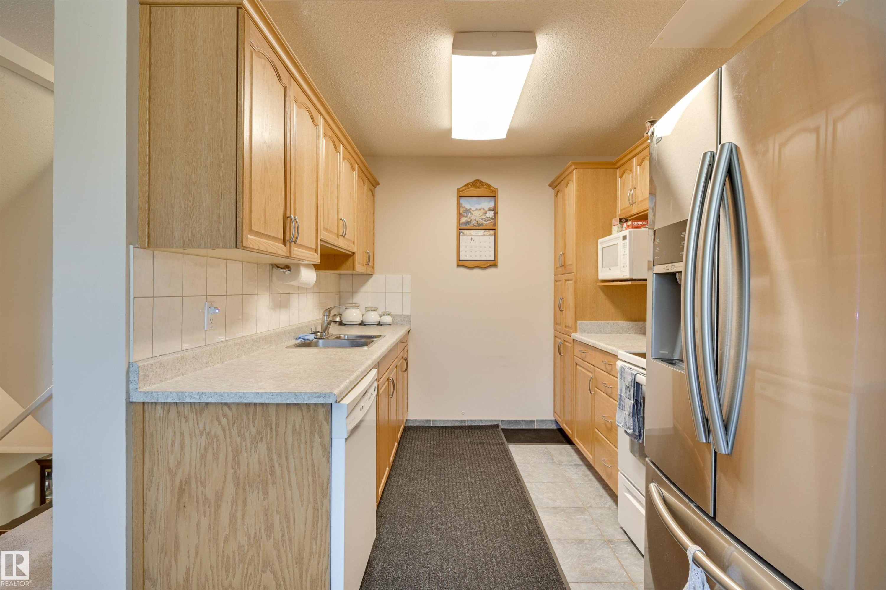 1064 Millbourne Road E, Edmonton, AB - Indoor Photo Showing Kitchen