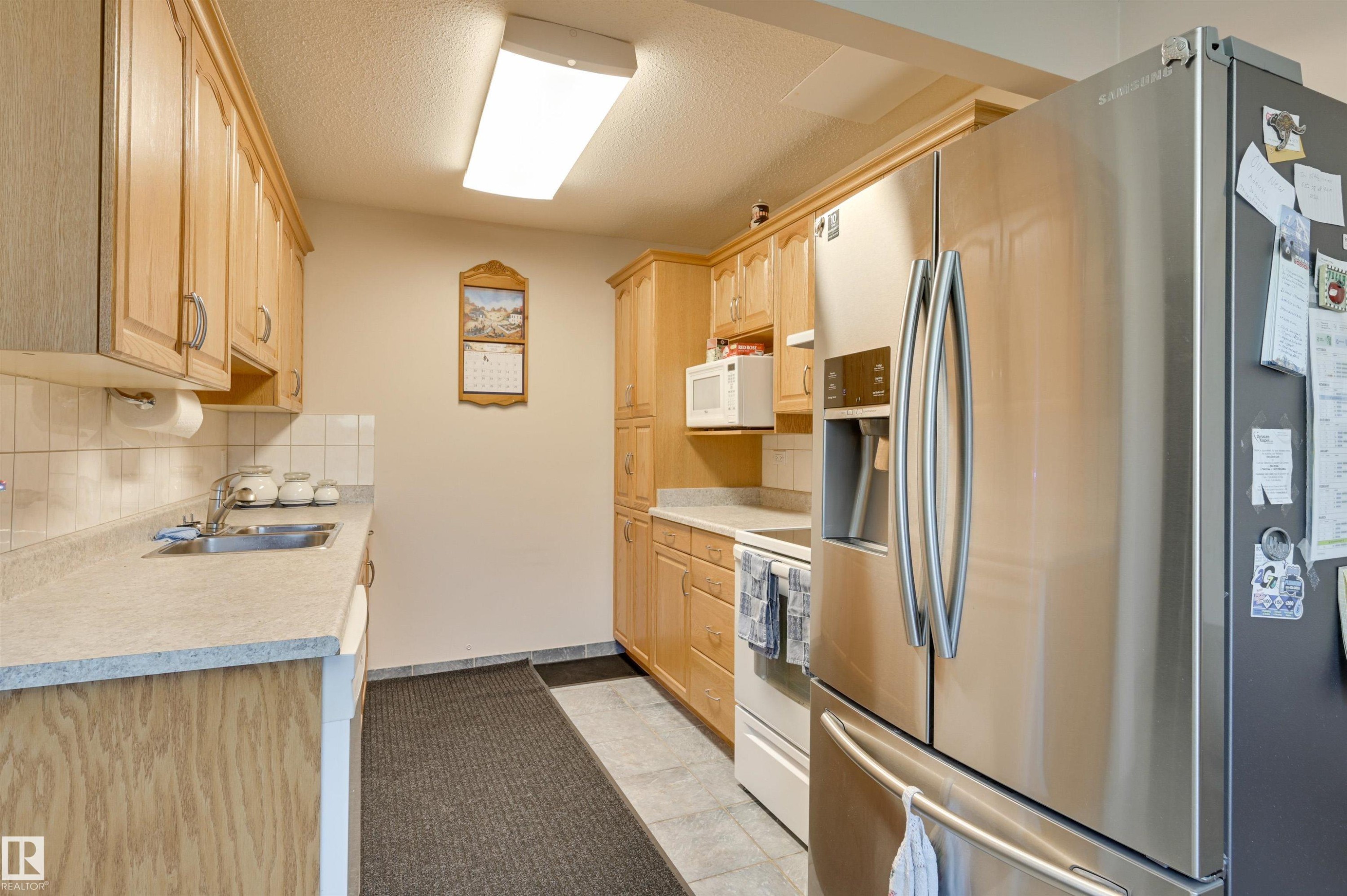 1064 Millbourne Road E, Edmonton, AB - Indoor Photo Showing Kitchen