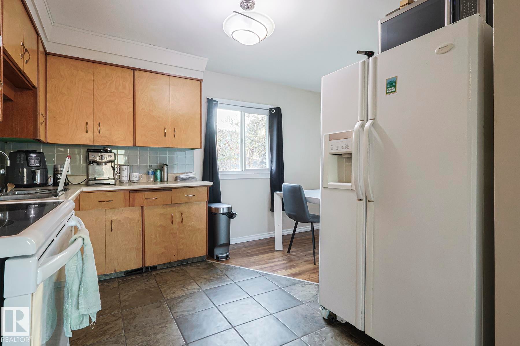 16025 100A Avenue, Edmonton, AB - Indoor Photo Showing Kitchen