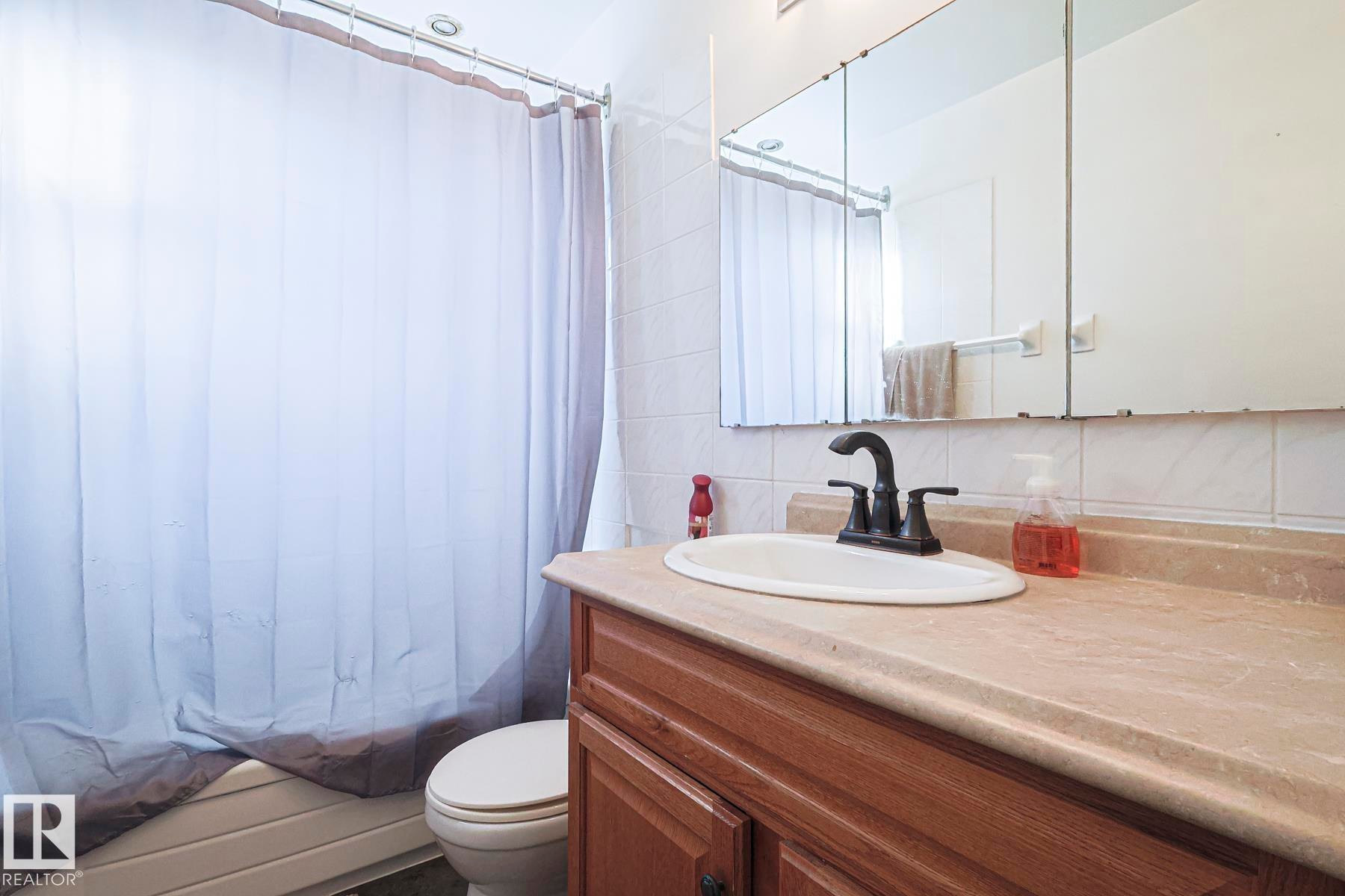 16025 100A Avenue, Edmonton, AB - Indoor Photo Showing Bathroom