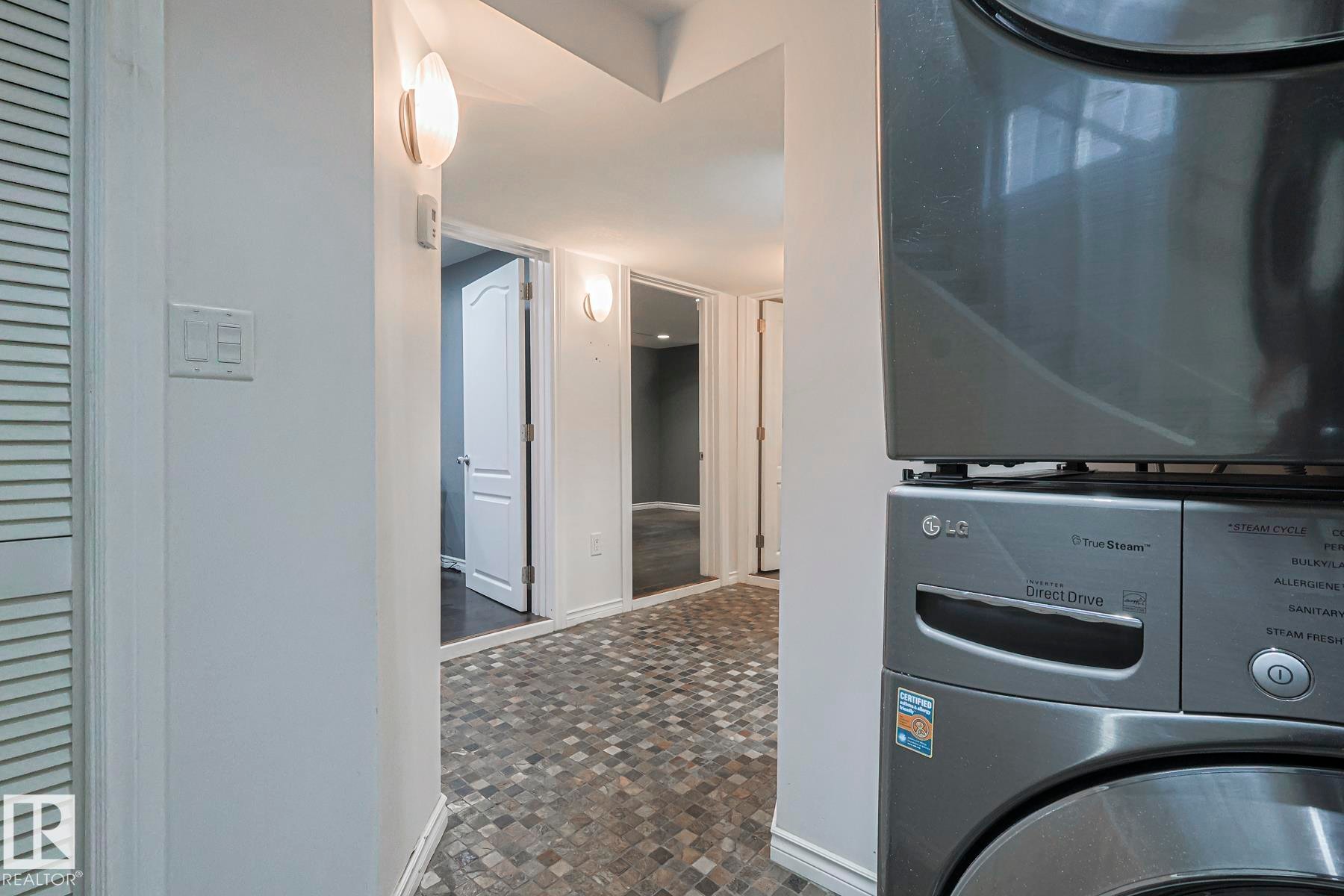 16025 100A Avenue, Edmonton, AB - Indoor Photo Showing Laundry Room