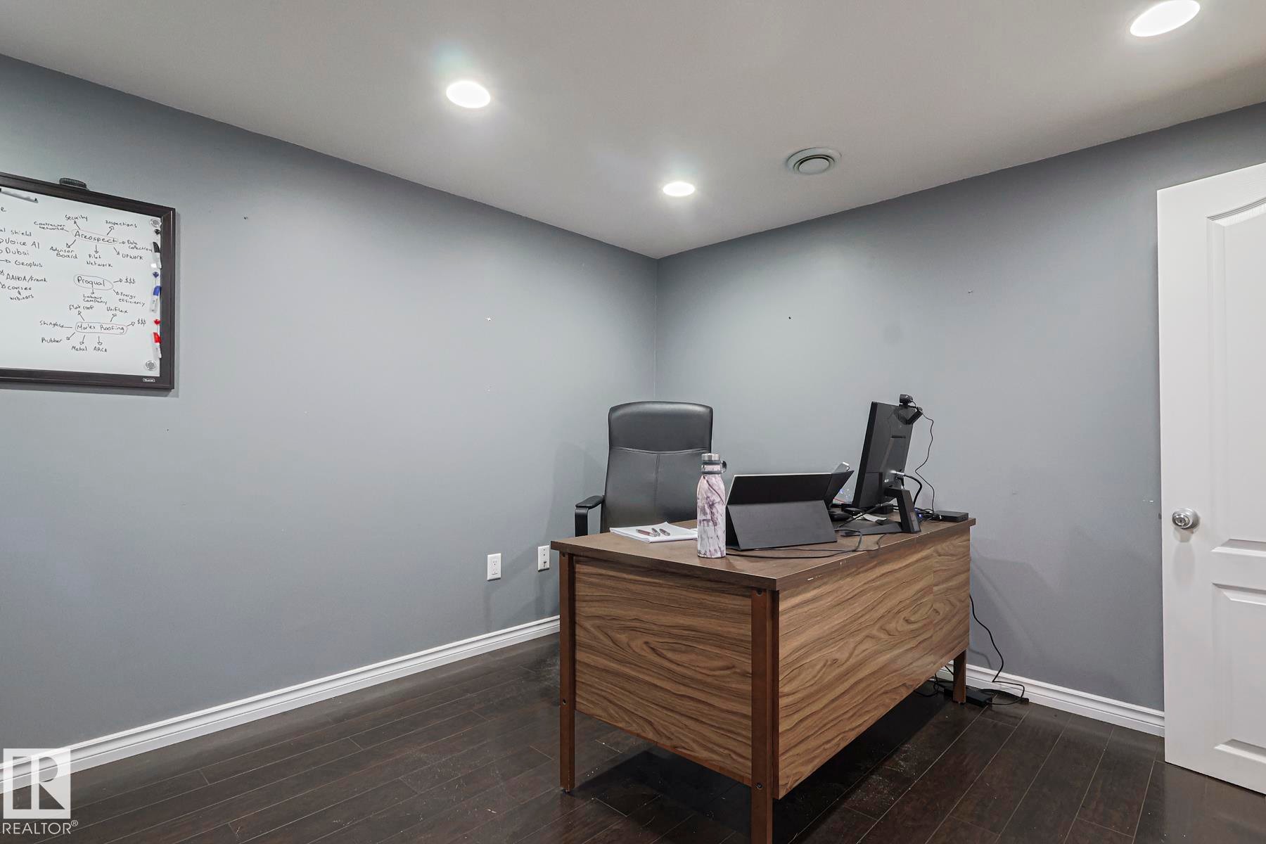 16025 100A Avenue, Edmonton, AB - Indoor Photo Showing Office