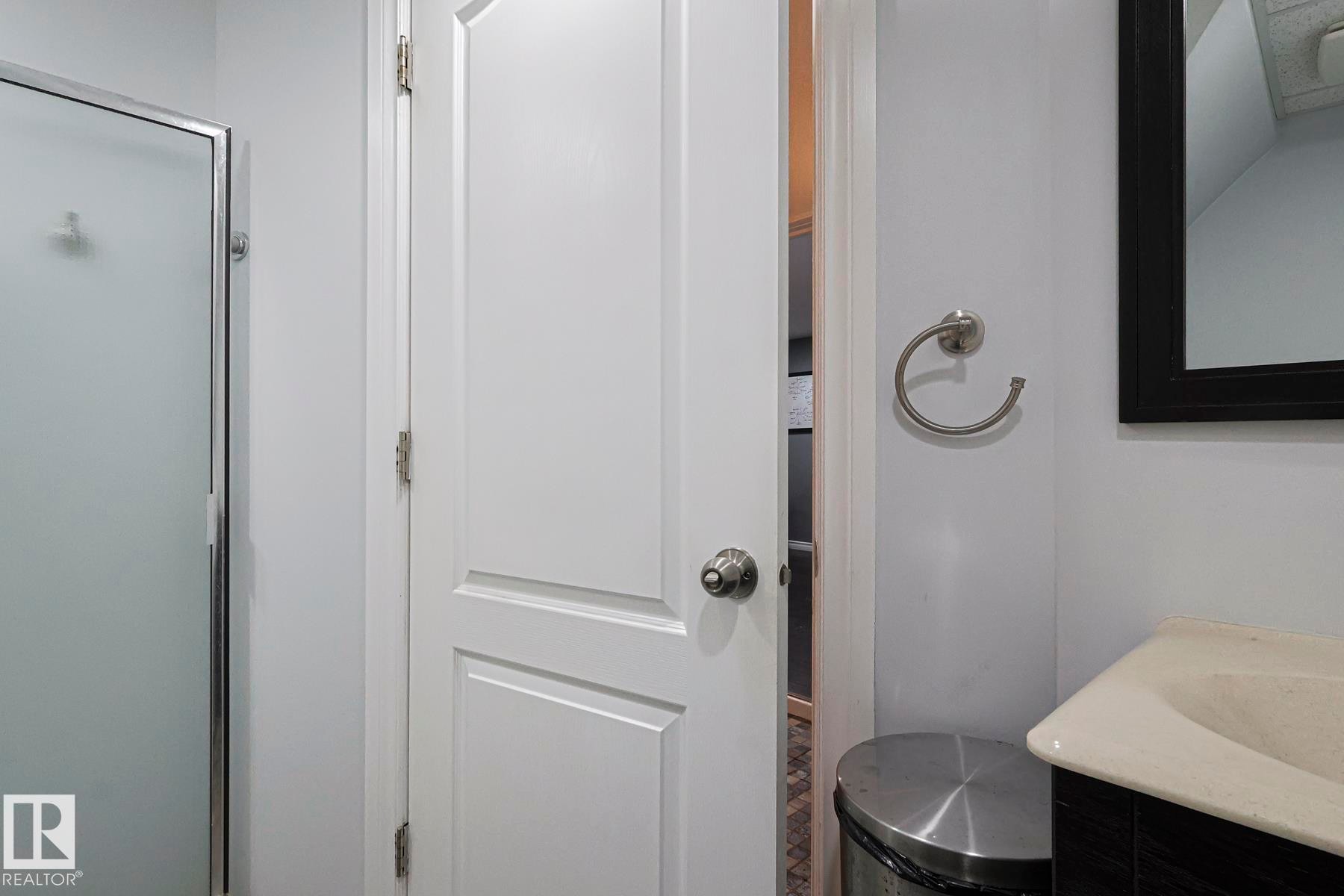 16025 100A Avenue, Edmonton, AB - Indoor Photo Showing Bathroom