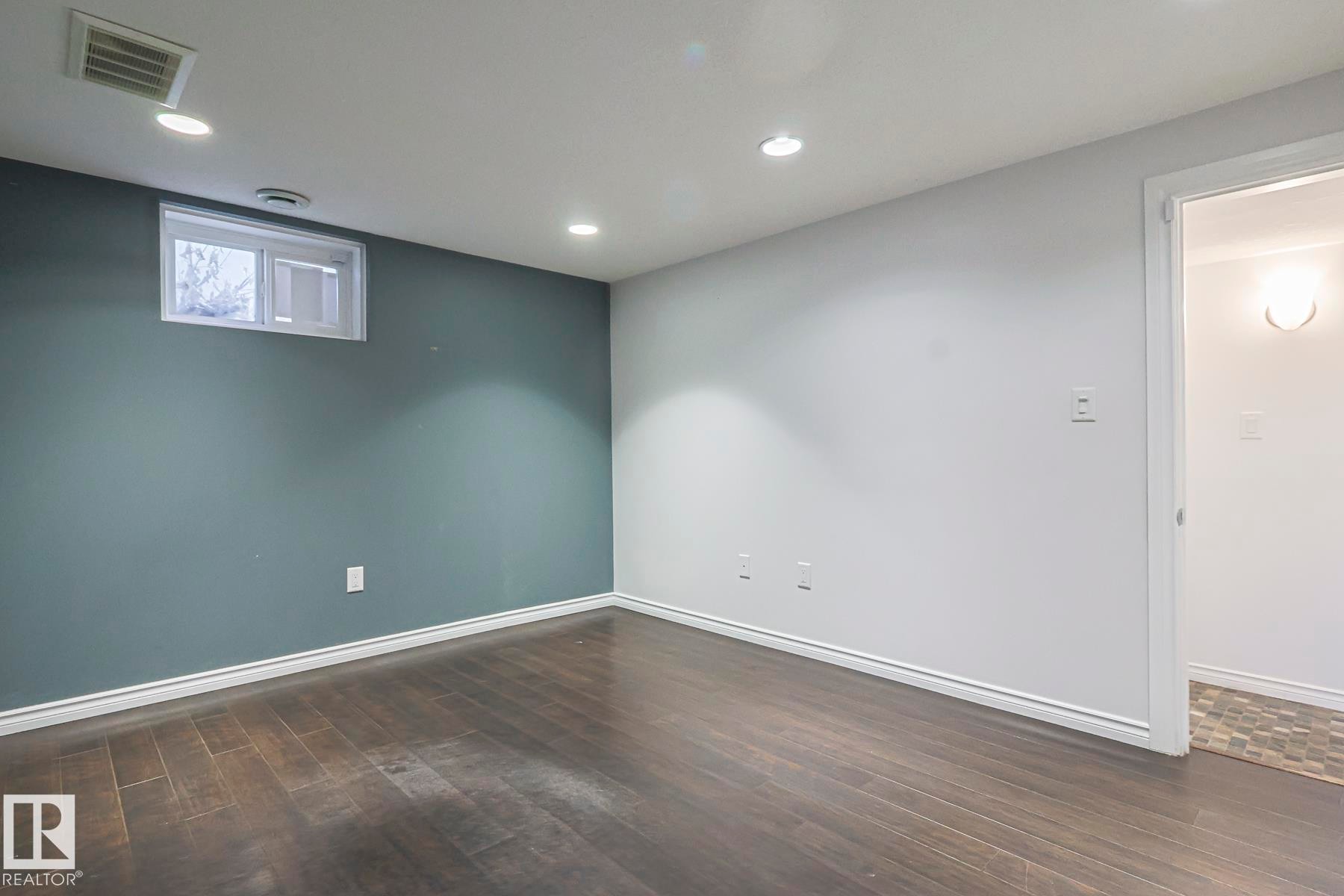 16025 100A Avenue, Edmonton, AB - Indoor