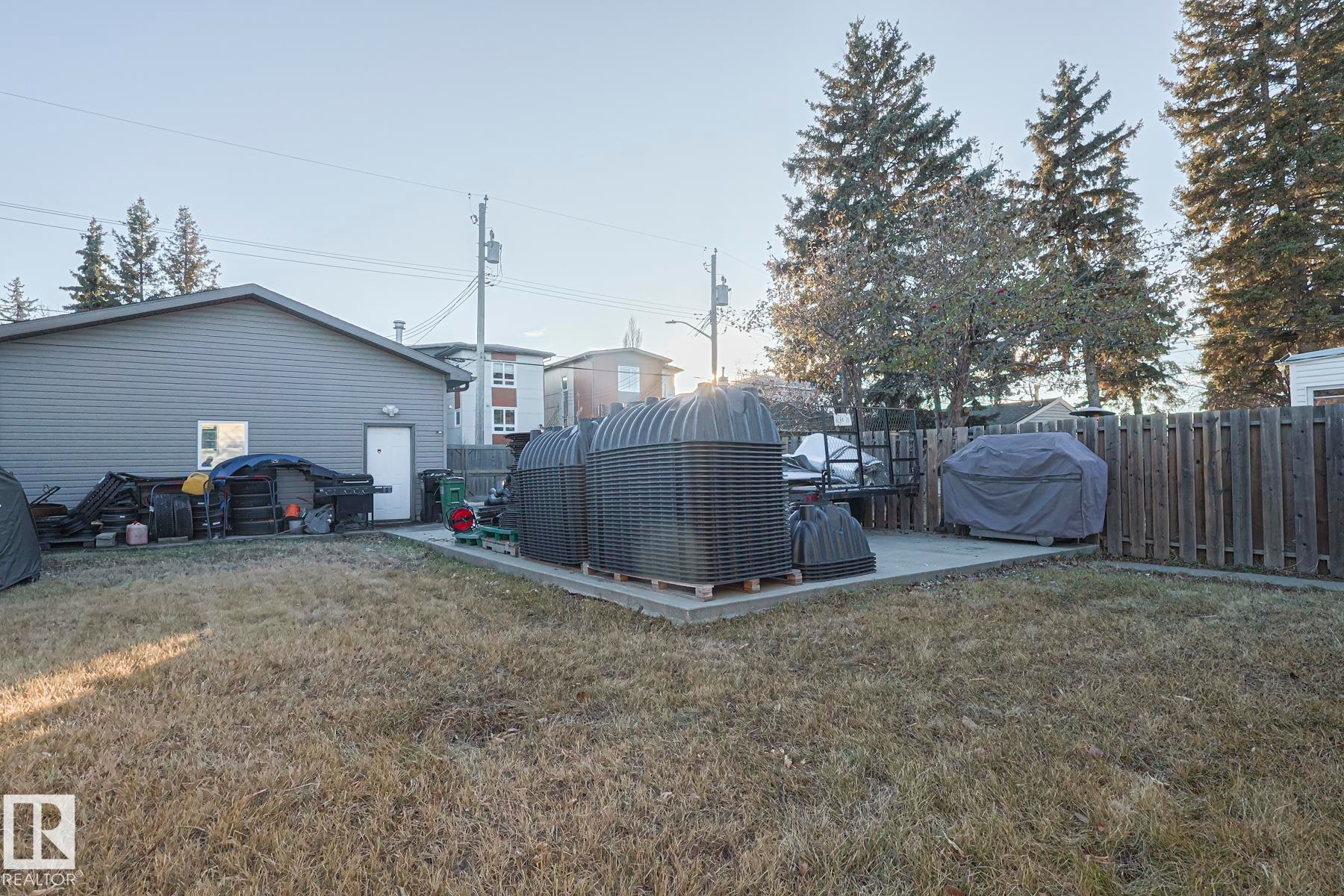 16025 100A Avenue, Edmonton, AB - Outdoor