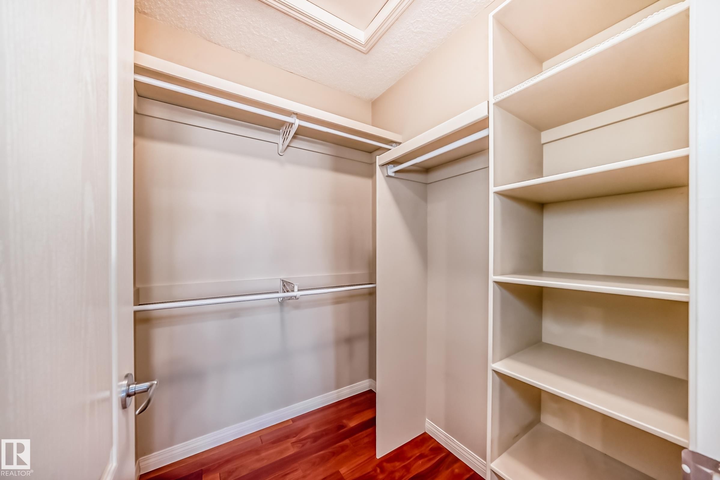 203 Darlington Crescent, Edmonton, AB - Indoor With Storage