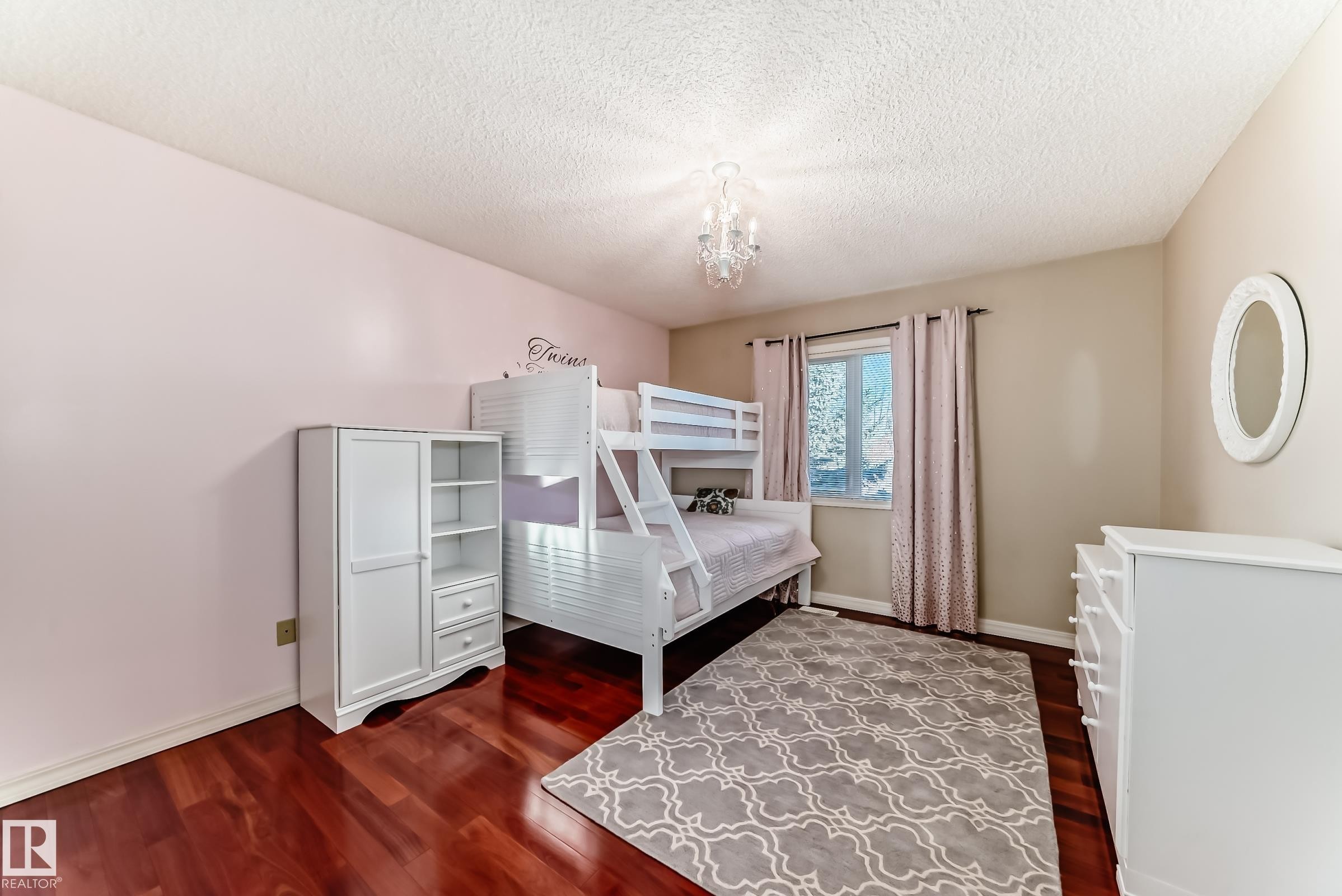 203 Darlington Crescent, Edmonton, AB - Indoor Photo Showing Bedroom