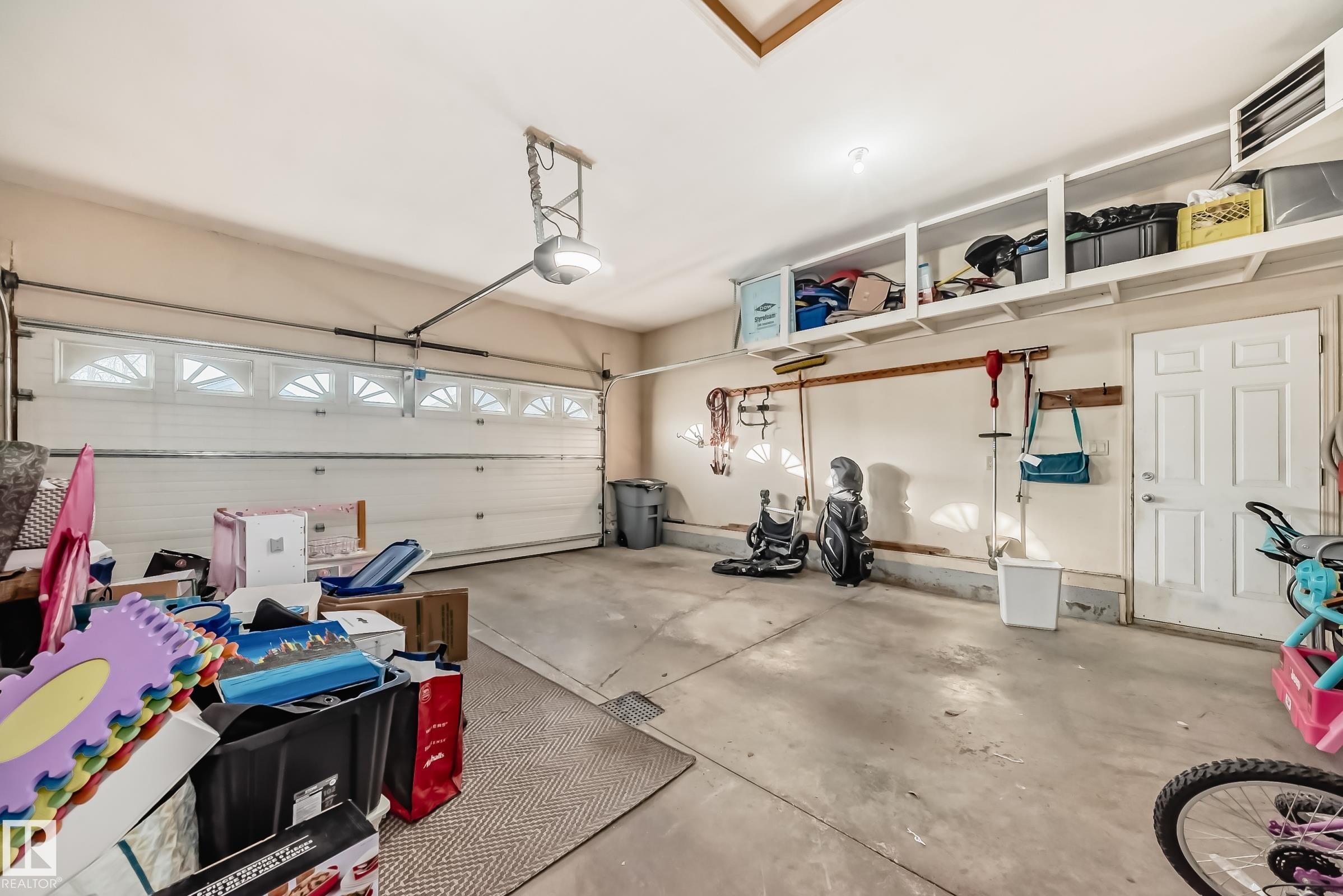 203 Darlington Crescent, Edmonton, AB - Indoor Photo Showing Garage