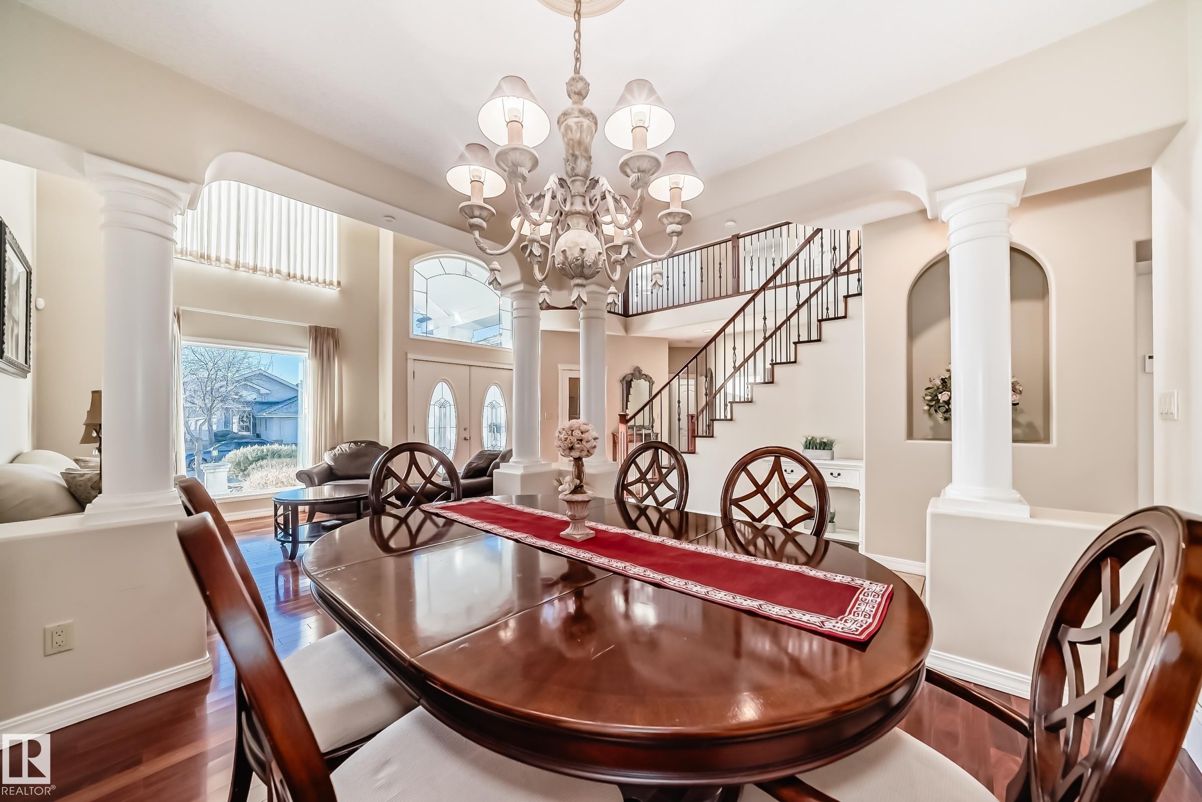 203 Darlington Crescent, Edmonton, AB - Indoor Photo Showing Dining Room