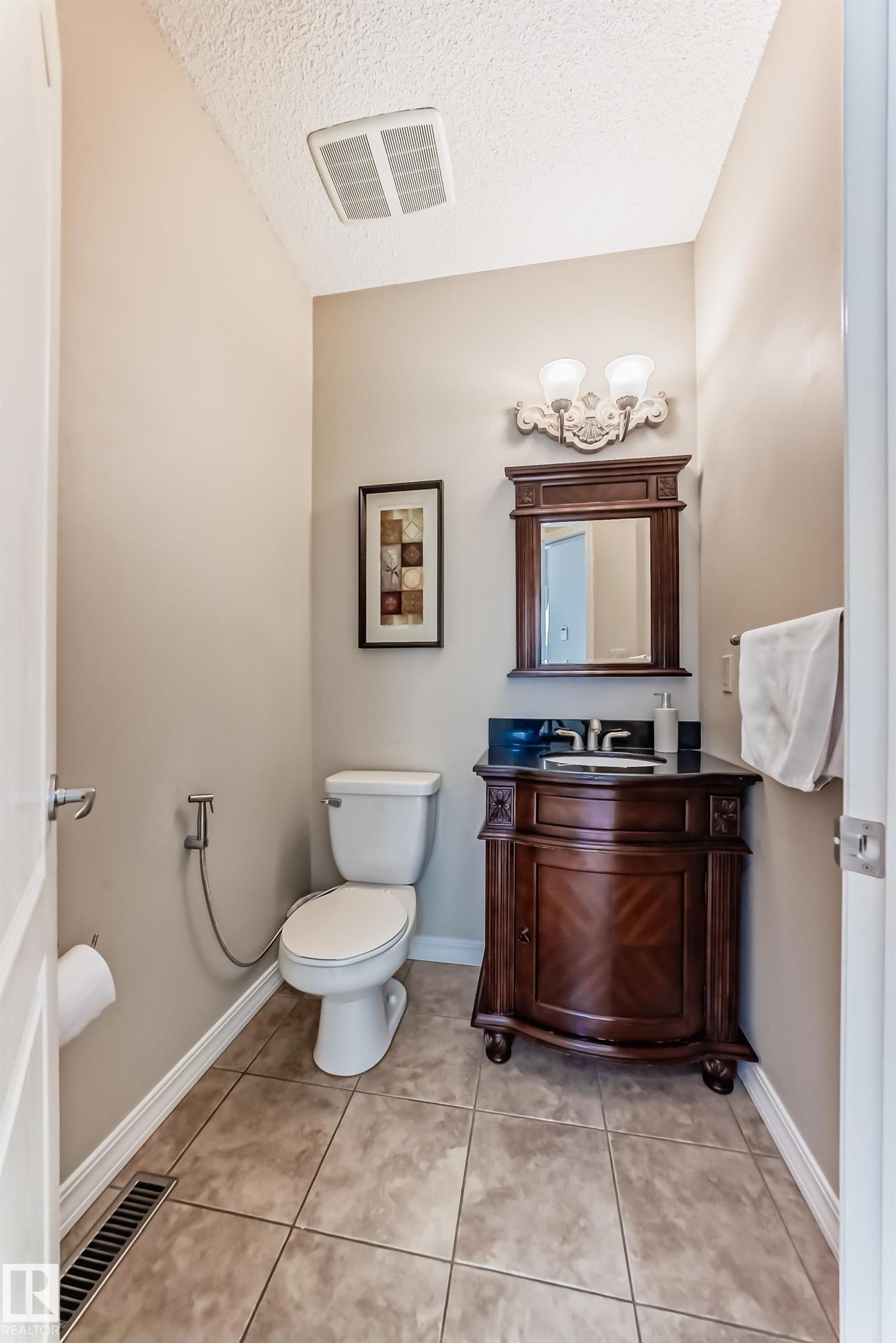 203 Darlington Crescent, Edmonton, AB - Indoor Photo Showing Bathroom