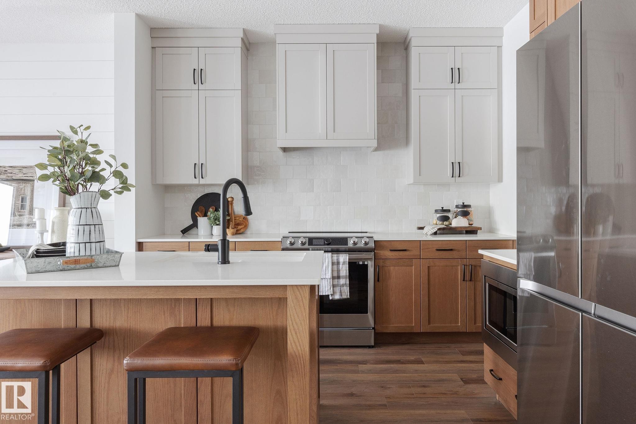 16 Emerald Way, Spruce Grove, AB - Indoor Photo Showing Kitchen With Upgraded Kitchen