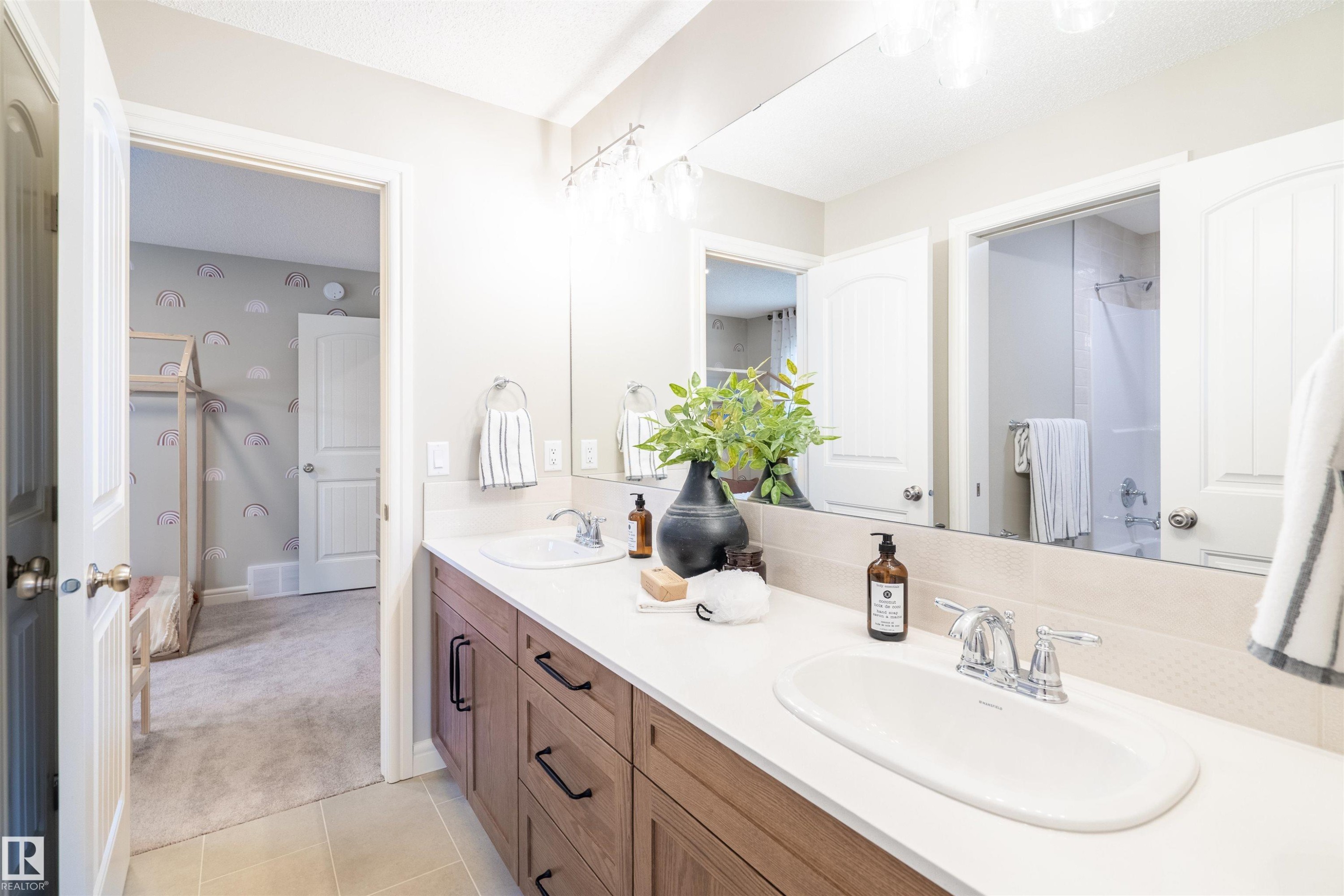 1611 14 Street, Edmonton, AB - Indoor Photo Showing Bathroom