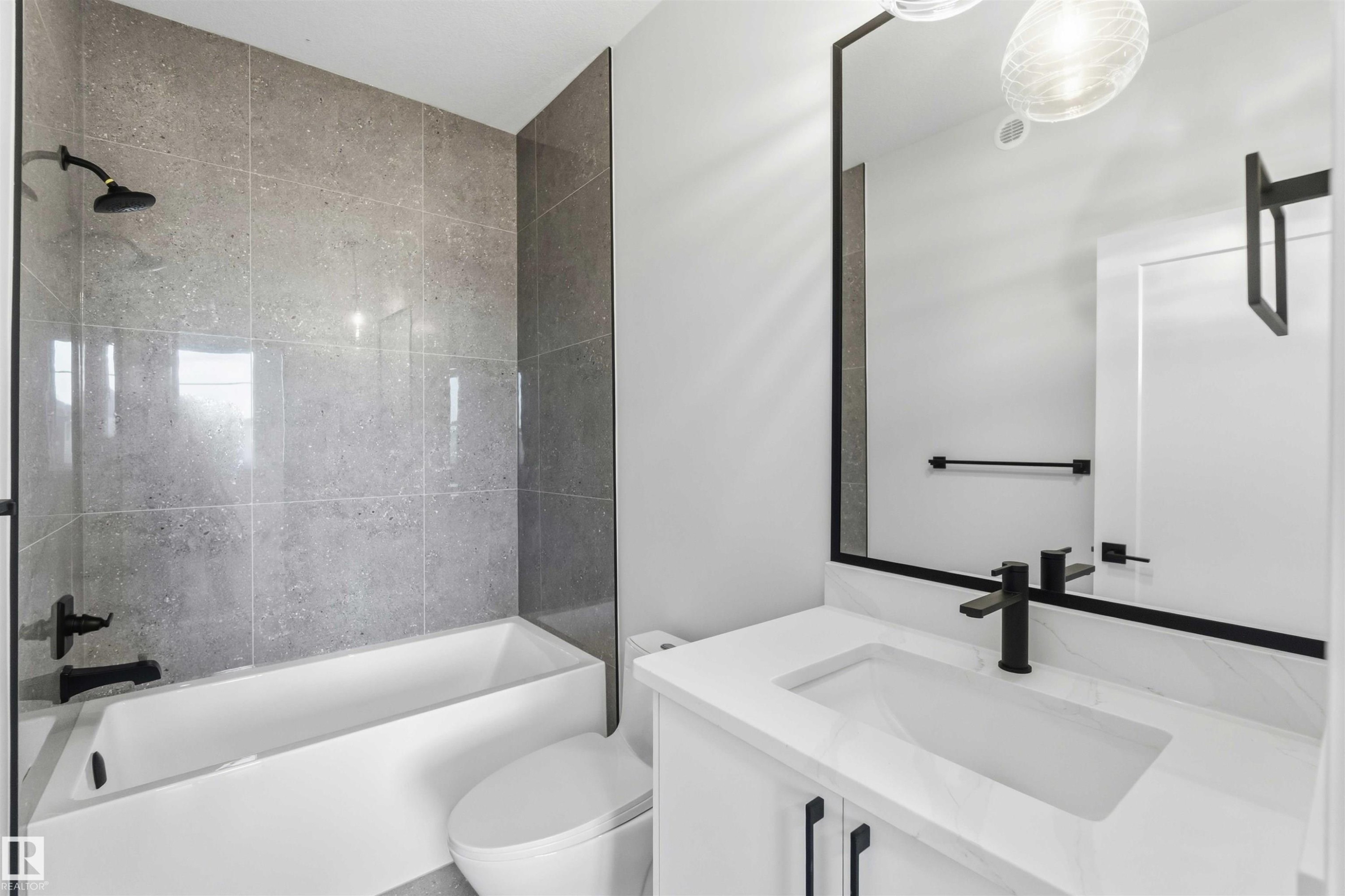 Bathroom featuring washtub / shower combination and vanity - 94 Eldridge Pointe, St. Albert, AB - Indoor Photo Showing Bathroom