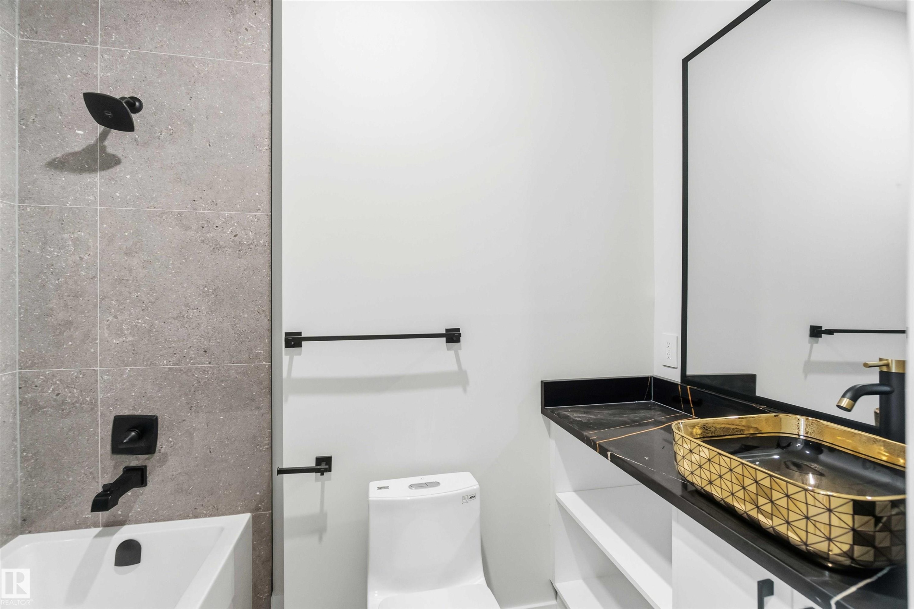 Full bathroom with vanity and washtub / shower combination - 94 Eldridge Pointe, St. Albert, AB - Indoor Photo Showing Bathroom
