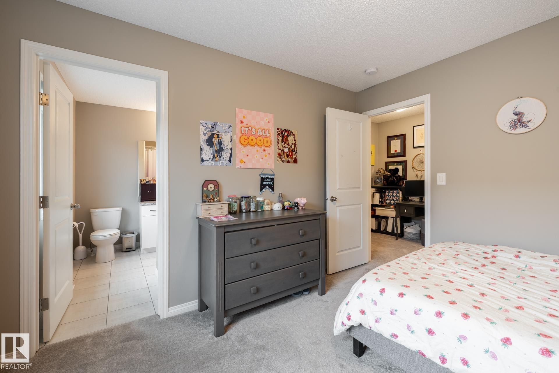 Bedroom with light carpet and a textured ceiling - 5 2072 Wonnacott Way, Edmonton, AB - Indoor Photo Showing Bedroom