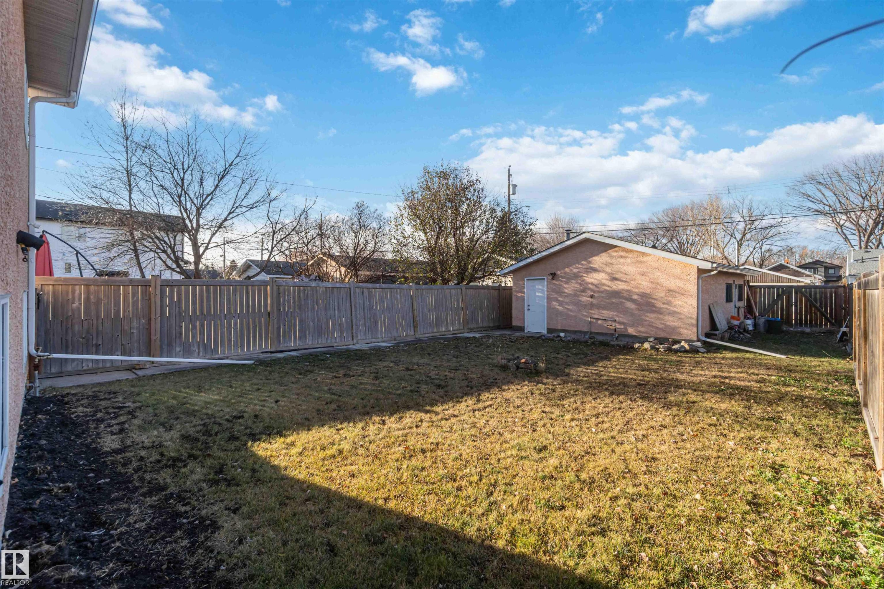 Edmonton, AB - Outdoor