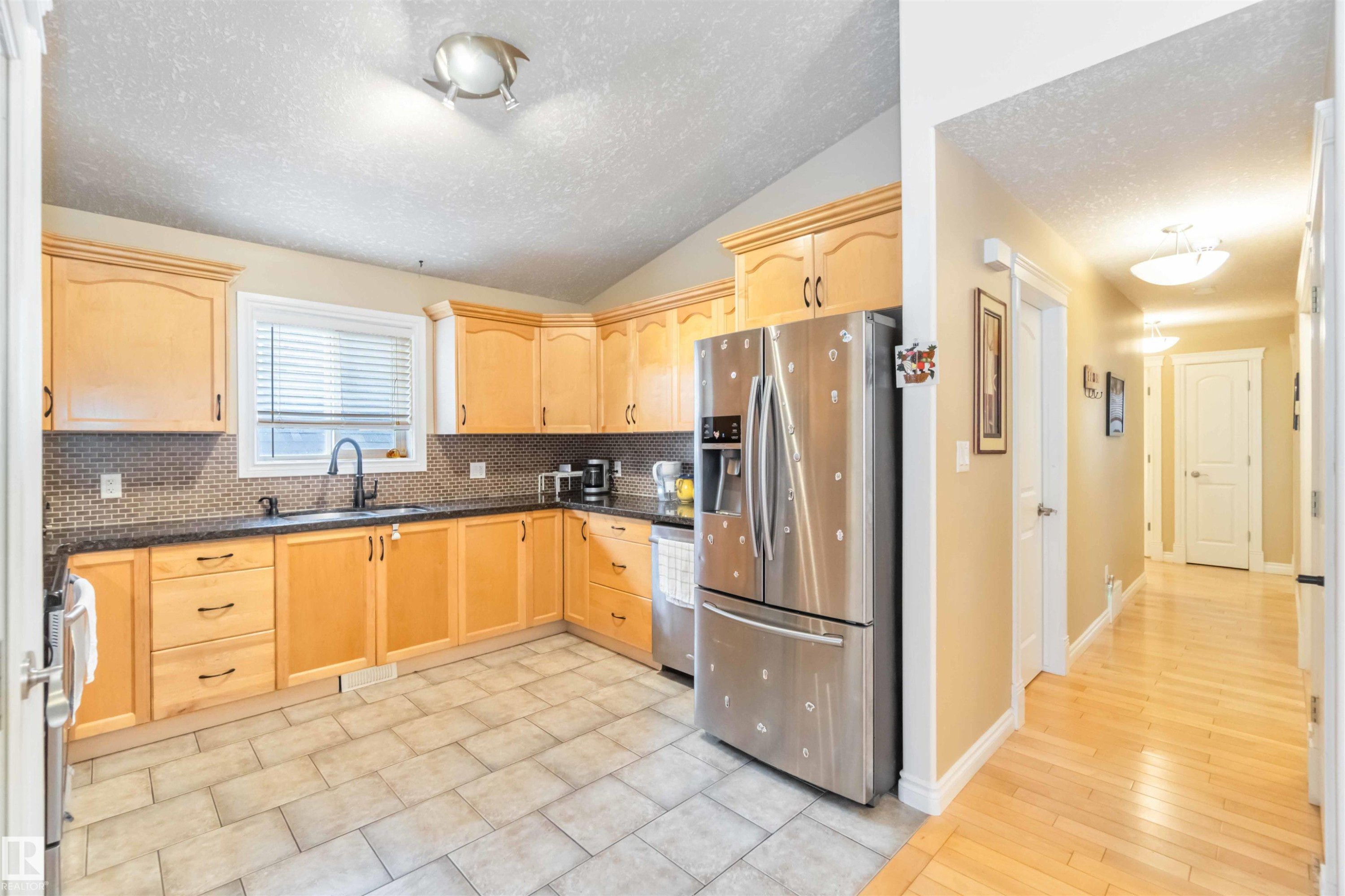 Edmonton, AB - Indoor Photo Showing Kitchen