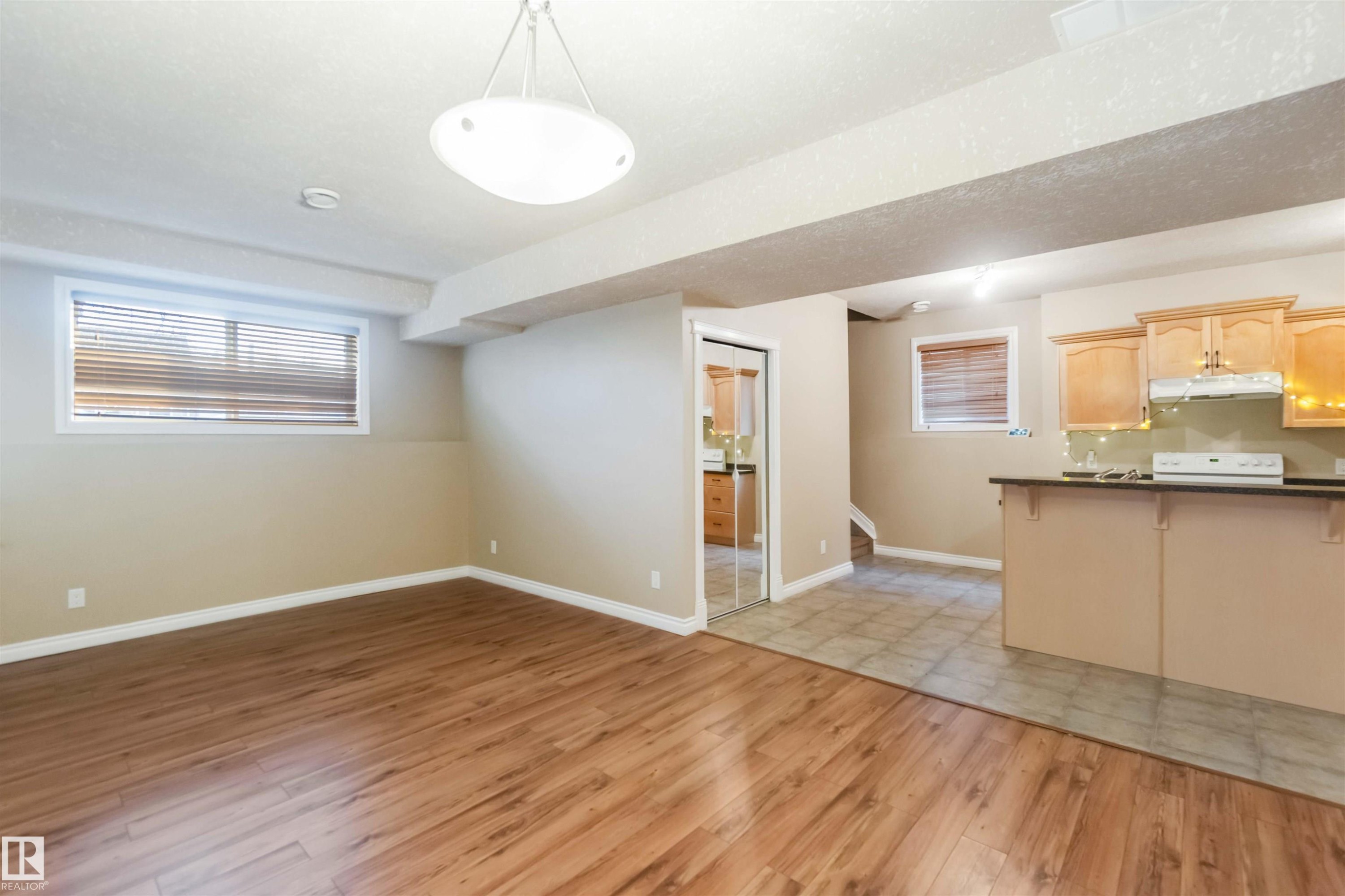 Edmonton, AB - Indoor