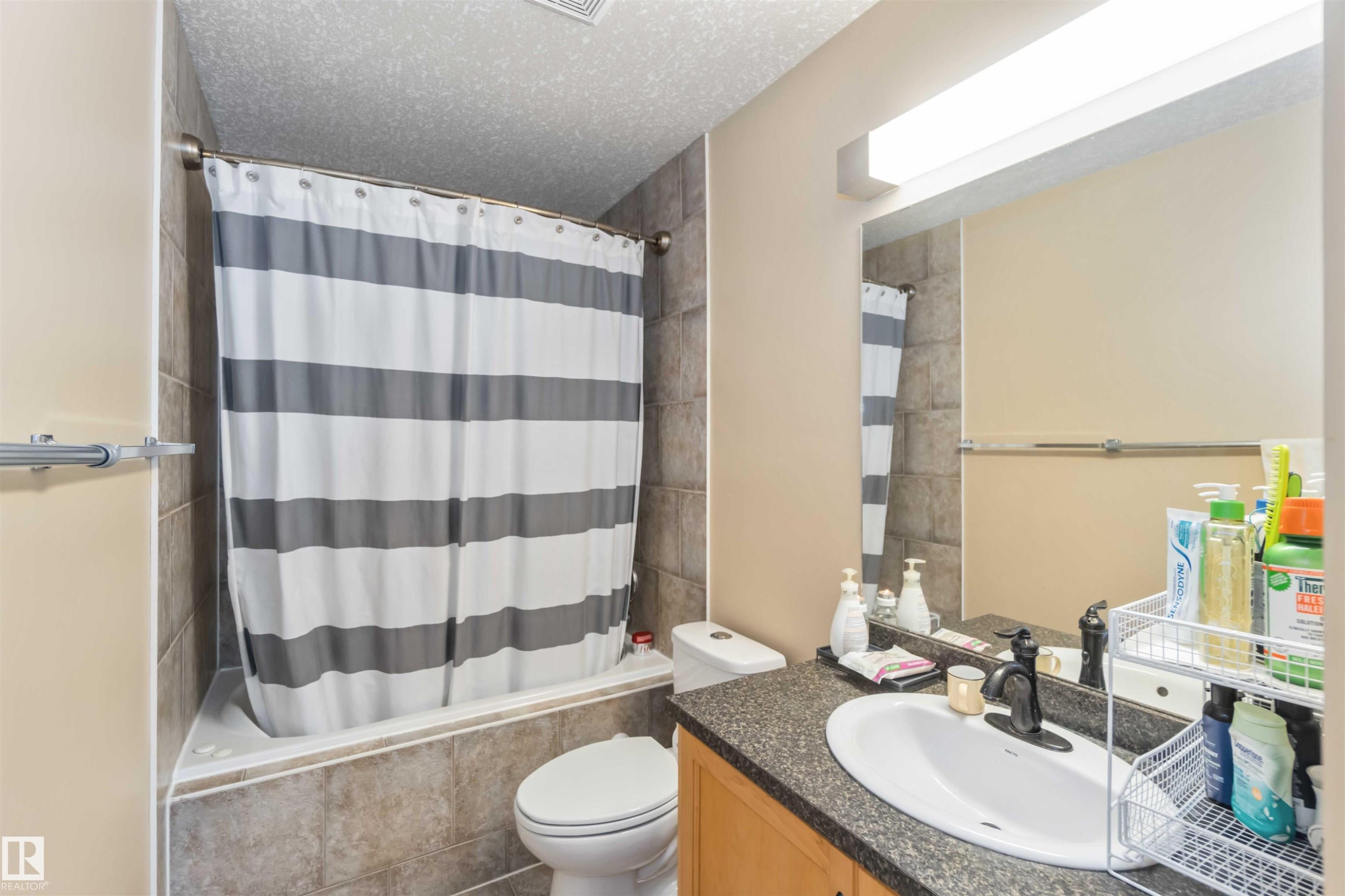 Edmonton, AB - Indoor Photo Showing Bathroom