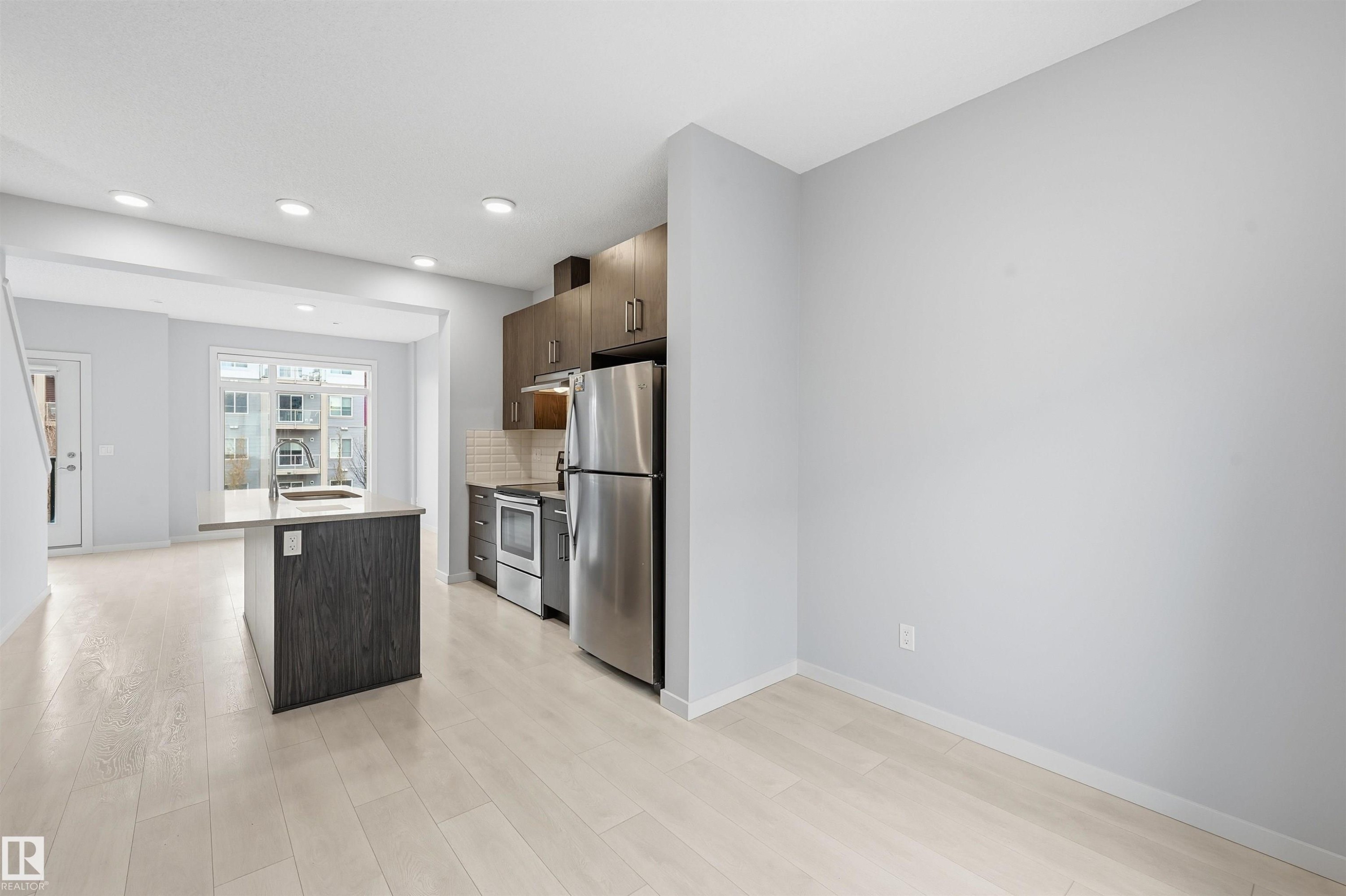 16 804 Welsh Drive, Edmonton, AB - Indoor Photo Showing Kitchen