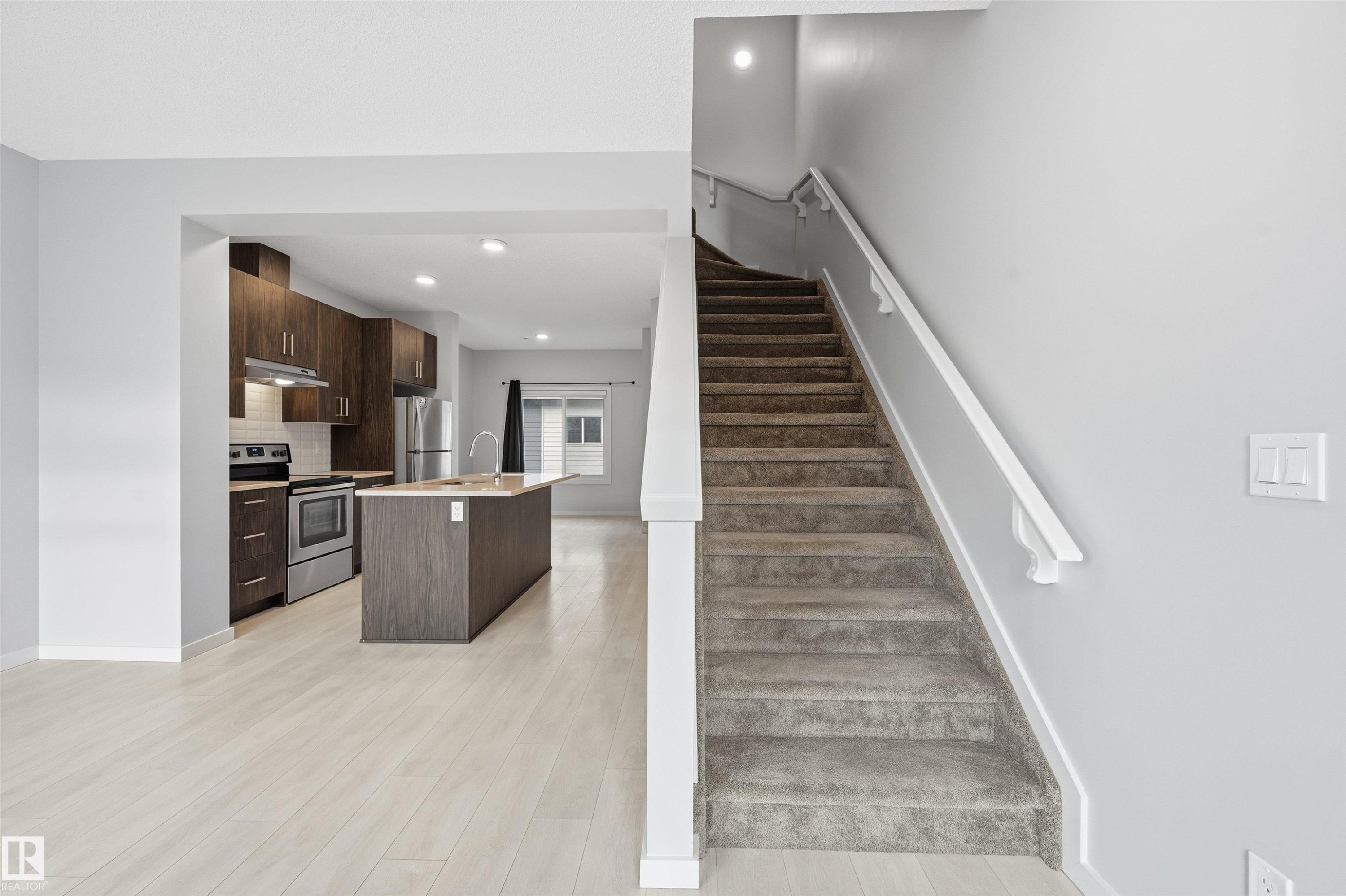 16 804 Welsh Drive, Edmonton, AB - Indoor Photo Showing Kitchen