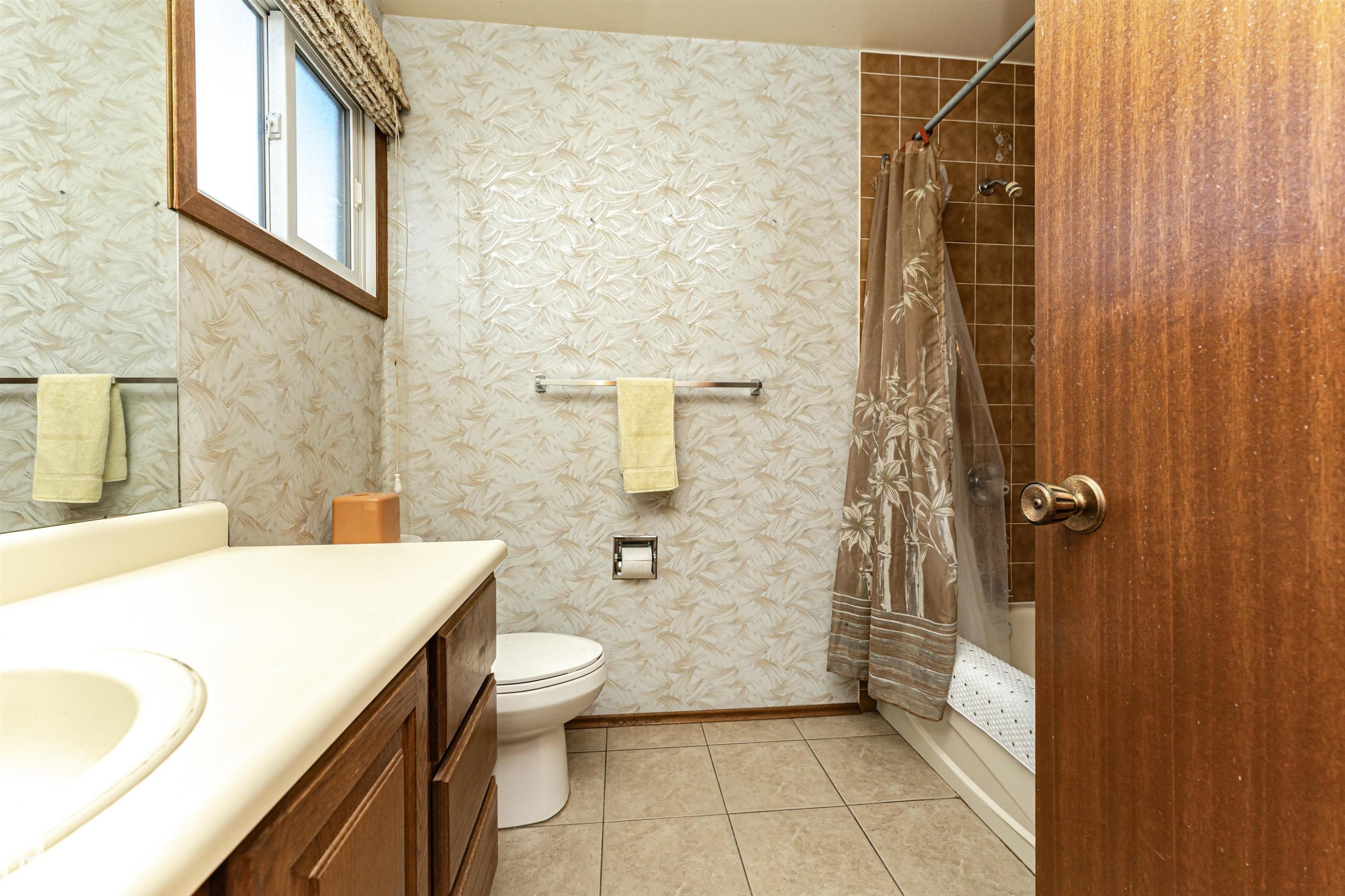 18408 55 Avenue, Edmonton, AB - Indoor Photo Showing Bathroom