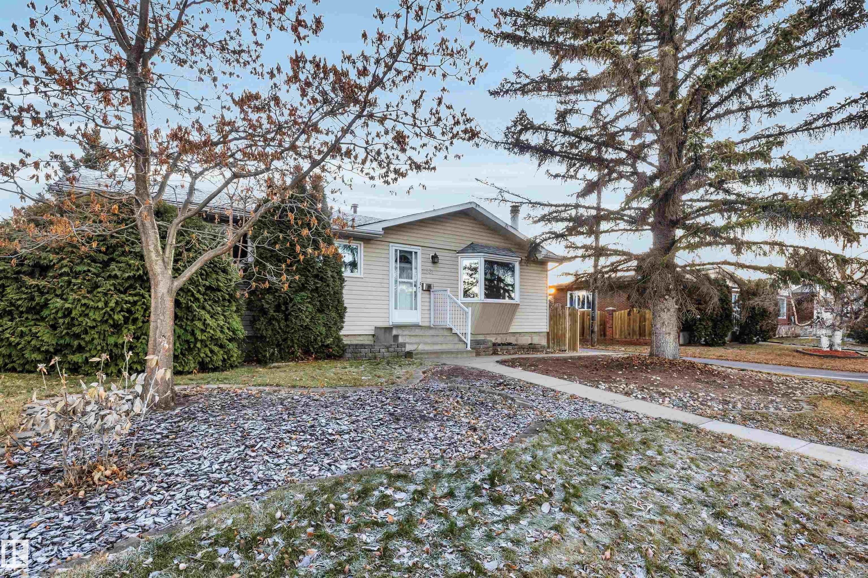 11231 41 Avenue Nw, Edmonton, AB - Outdoor