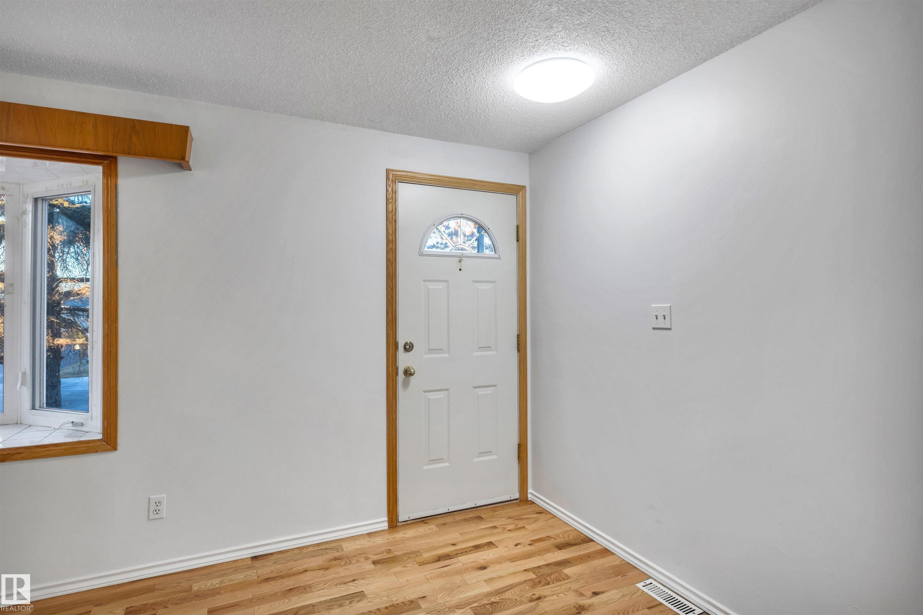 11231 41 Avenue Nw, Edmonton, AB - Indoor Photo Showing Other Room