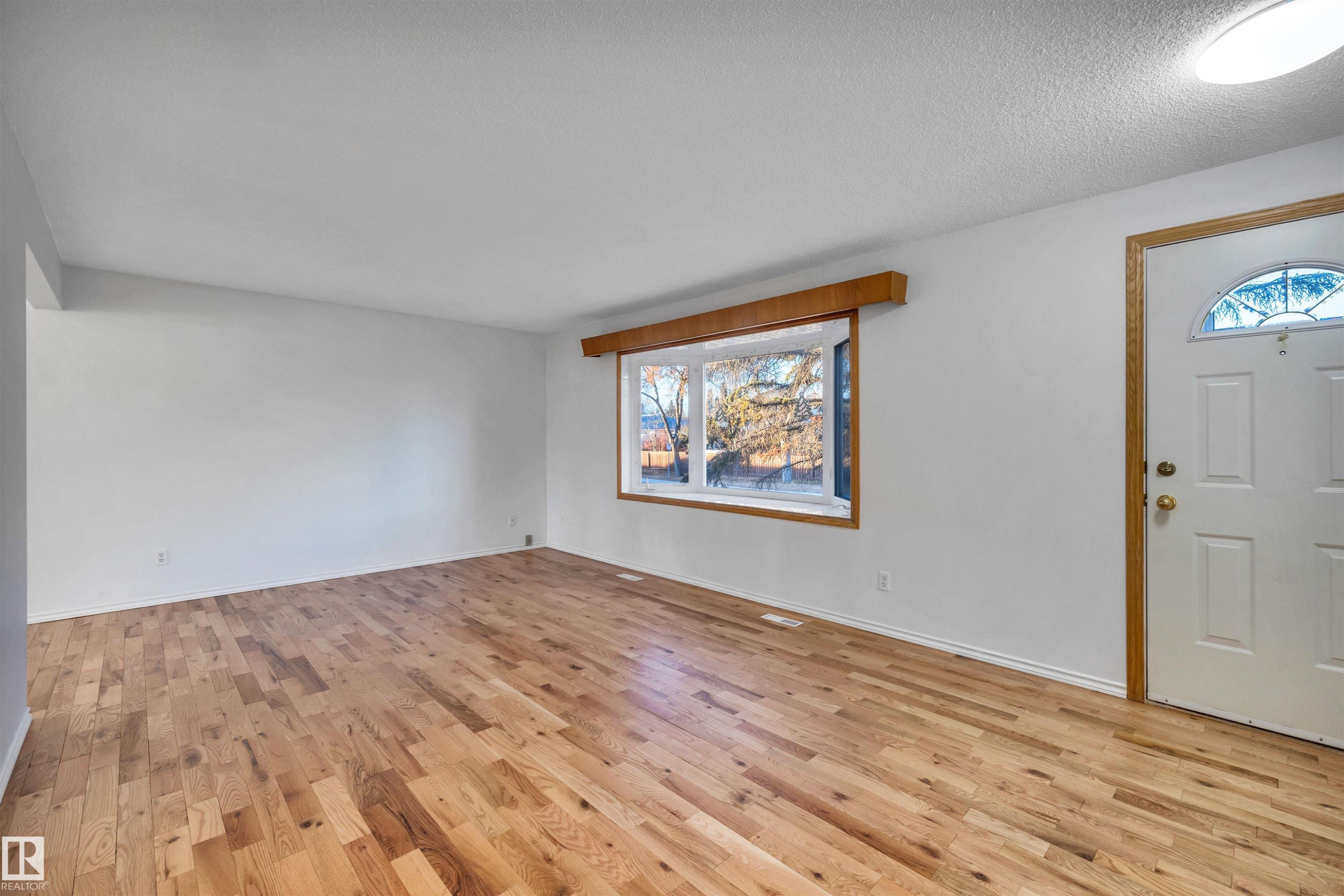 11231 41 Avenue Nw, Edmonton, AB - Indoor Photo Showing Other Room