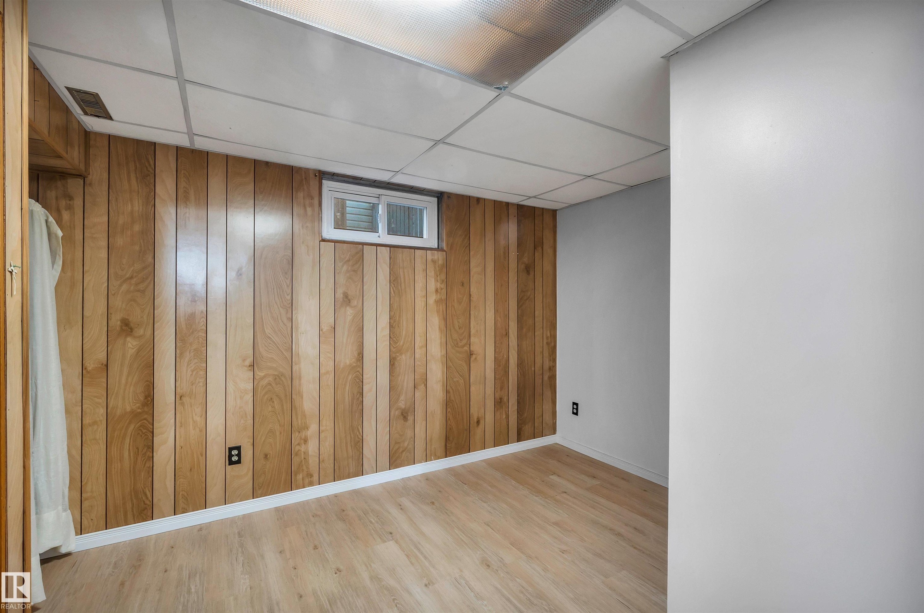 11231 41 Avenue Nw, Edmonton, AB - Indoor Photo Showing Other Room