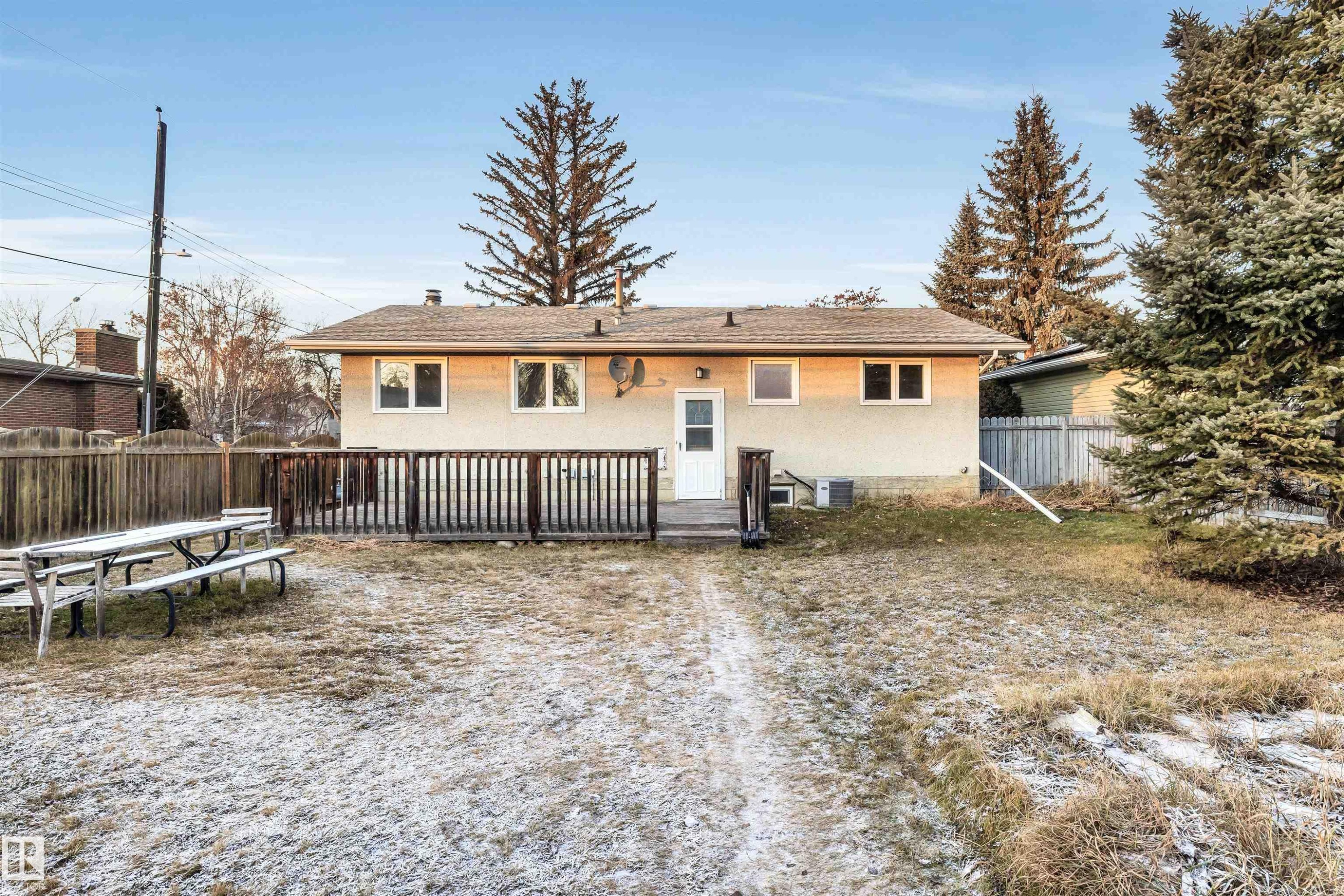 11231 41 Avenue Nw, Edmonton, AB - Outdoor