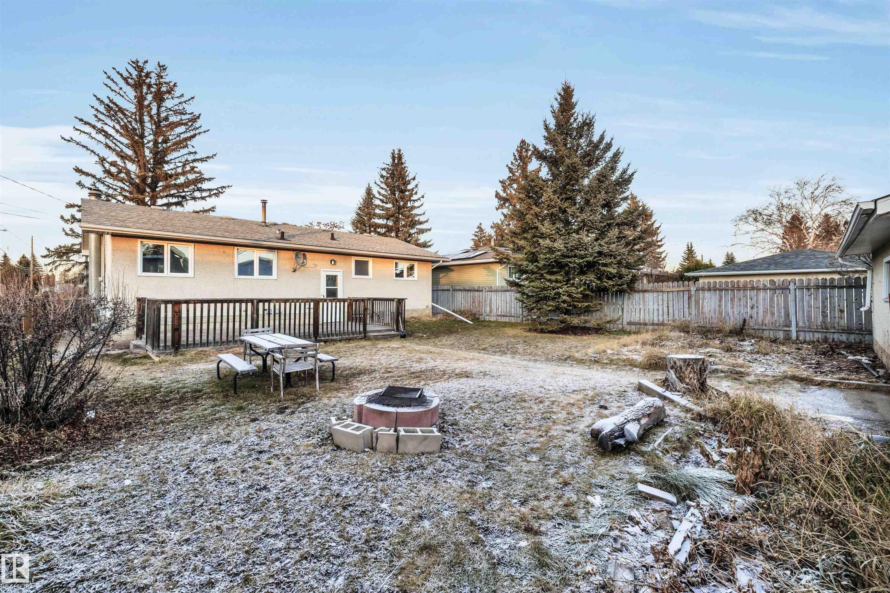 11231 41 Avenue Nw, Edmonton, AB - Outdoor