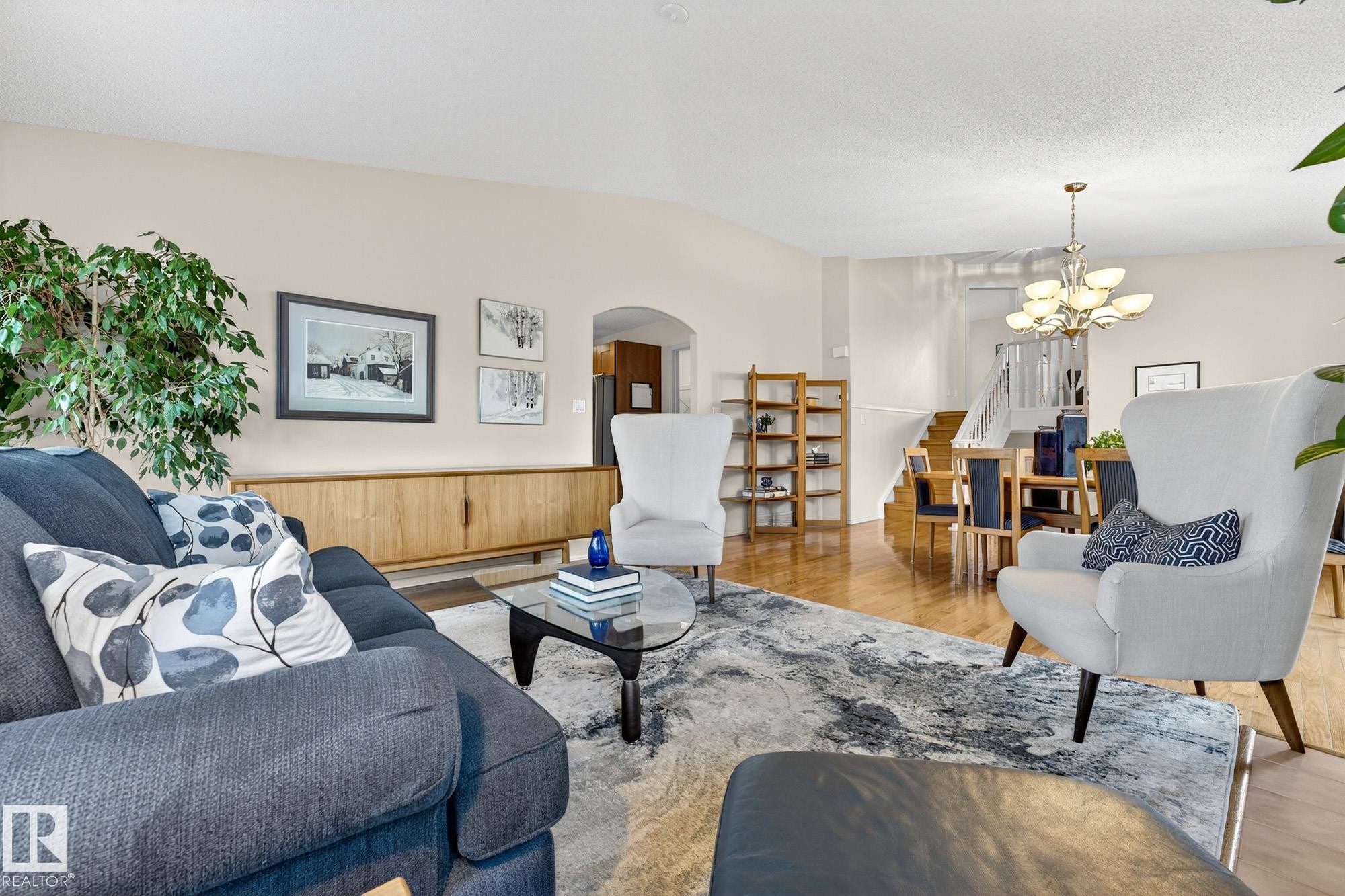 154 Oeming Road, Edmonton, AB - Indoor Photo Showing Living Room