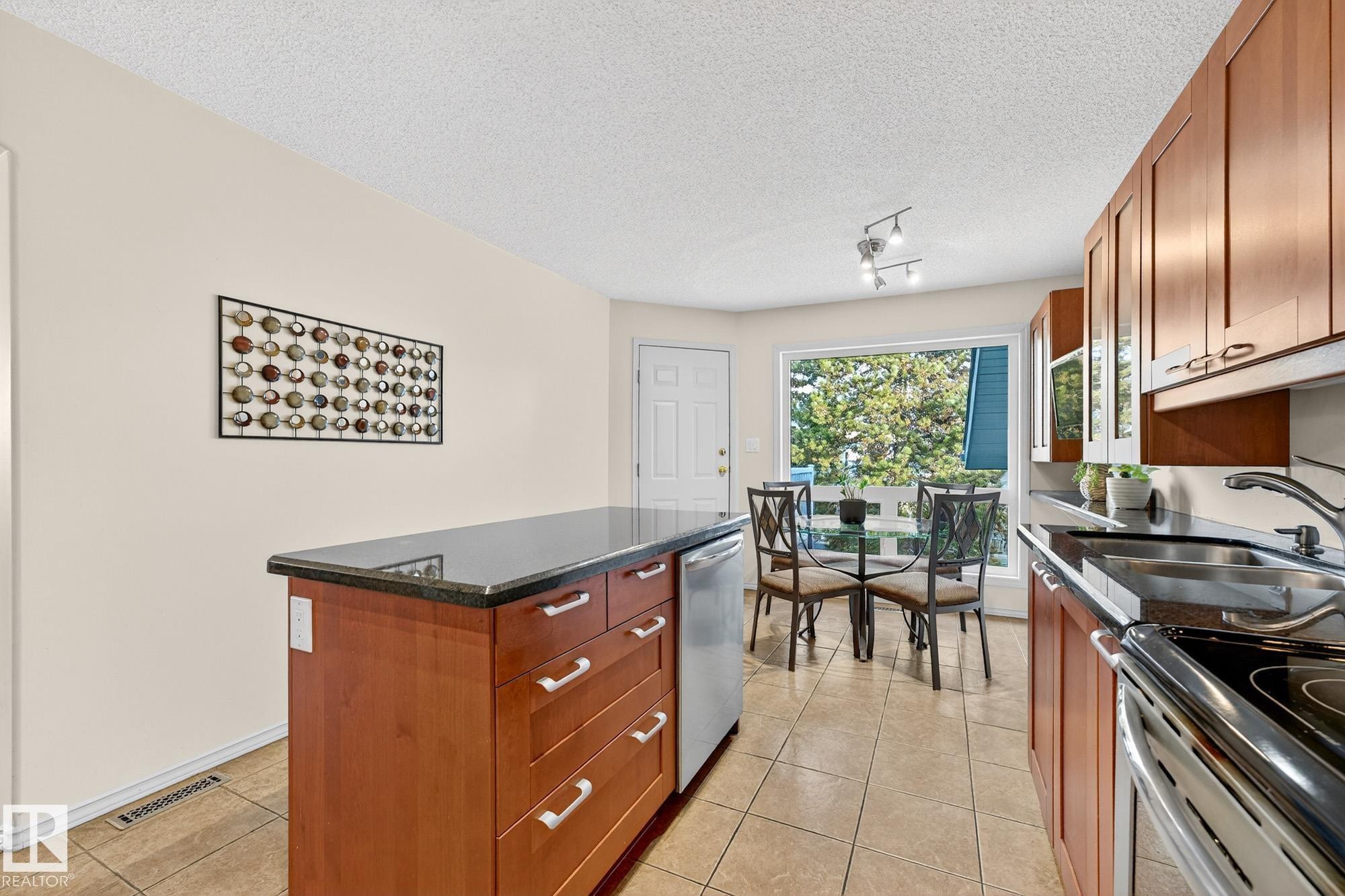154 Oeming Road, Edmonton, AB - Indoor Photo Showing Kitchen With Double Sink