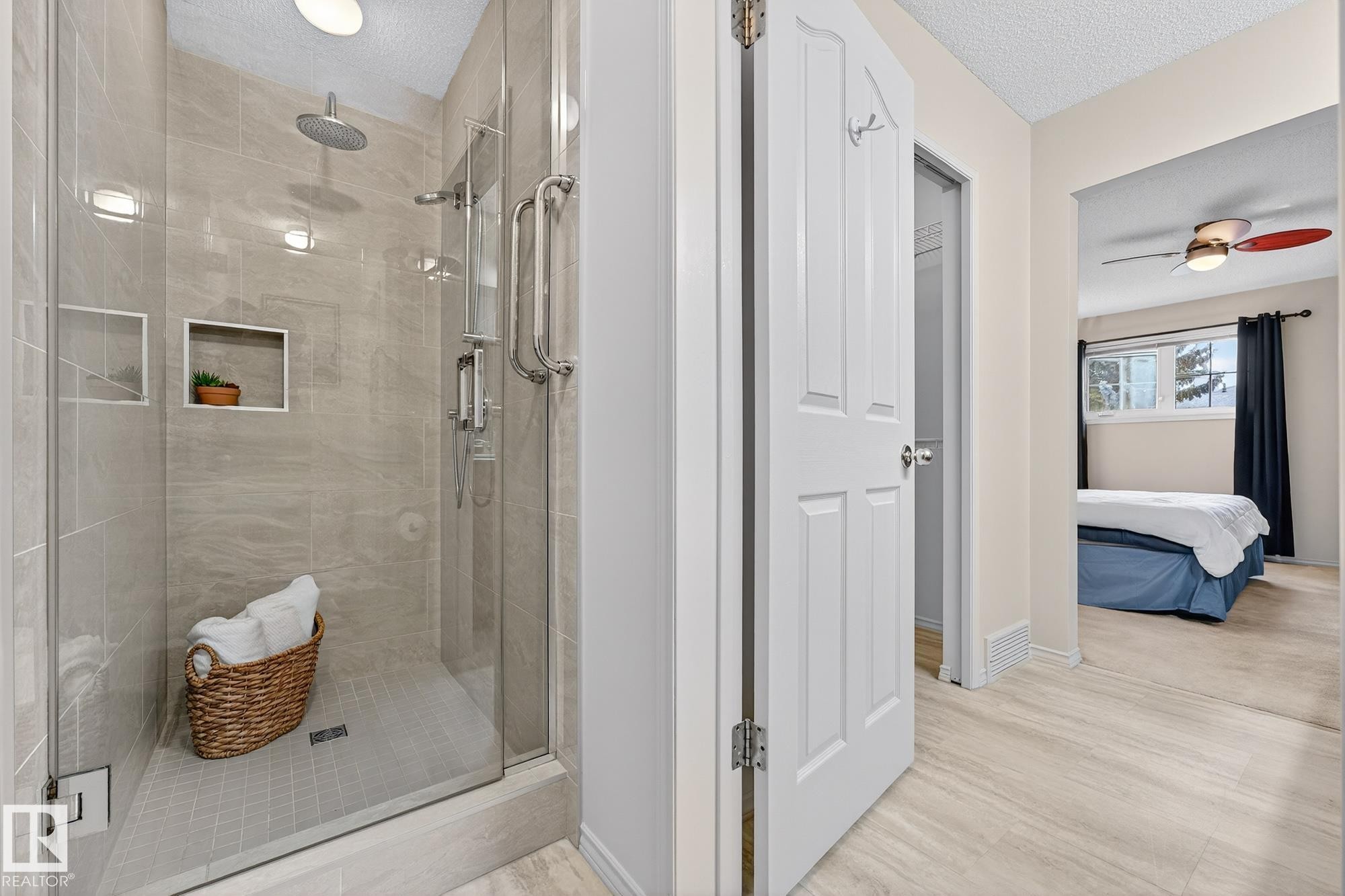 154 Oeming Road, Edmonton, AB - Indoor Photo Showing Bathroom