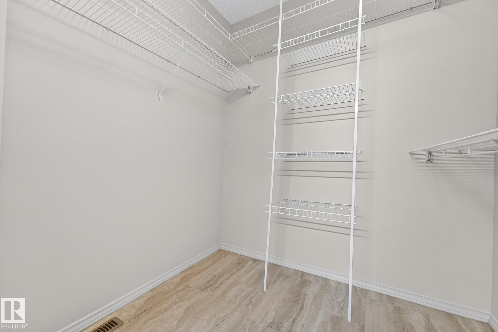 154 Oeming Road, Edmonton, AB - Indoor With Storage