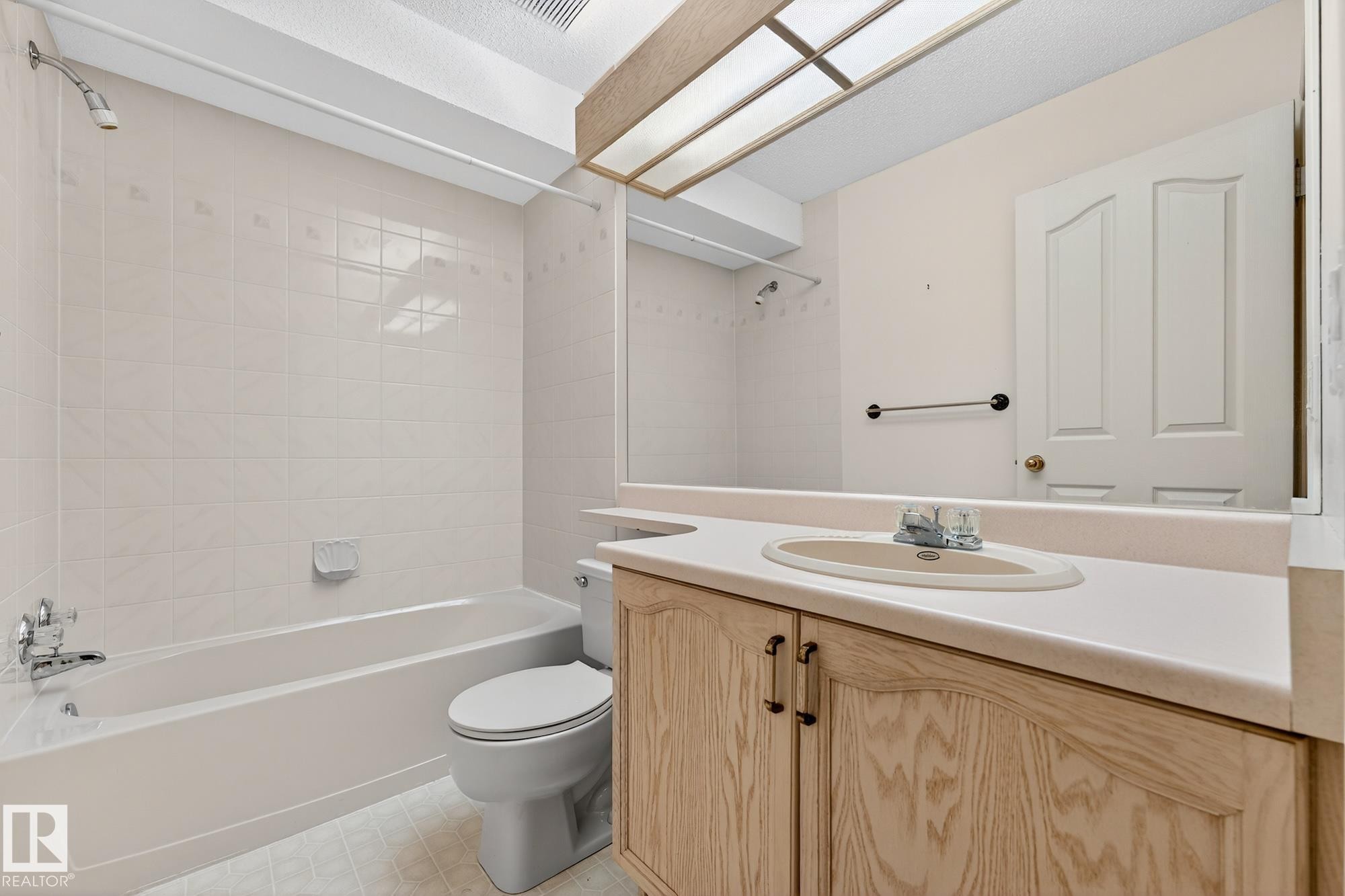 154 Oeming Road, Edmonton, AB - Indoor Photo Showing Bathroom