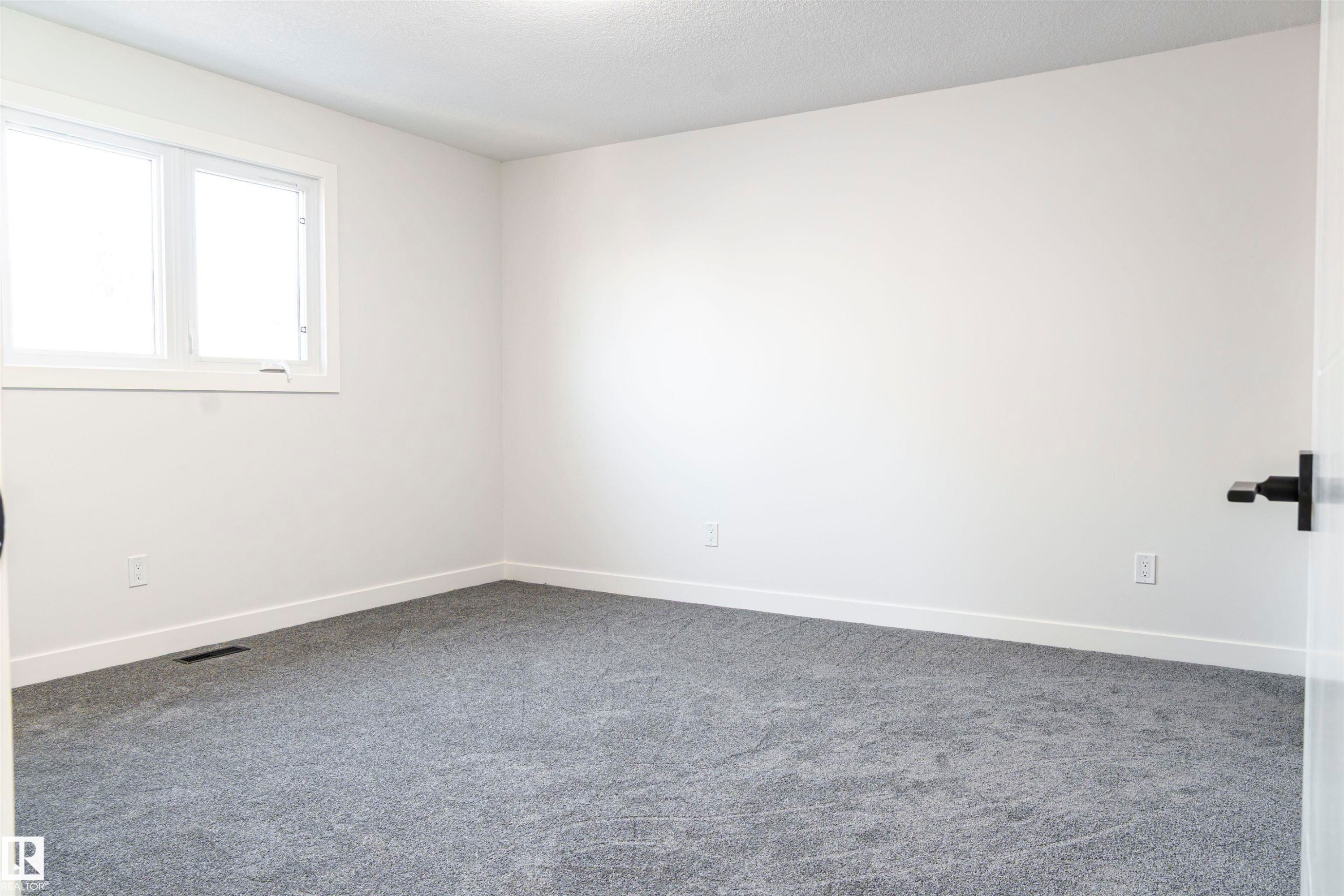 3710 41 Avenue, Edmonton, AB - Indoor Photo Showing Other Room