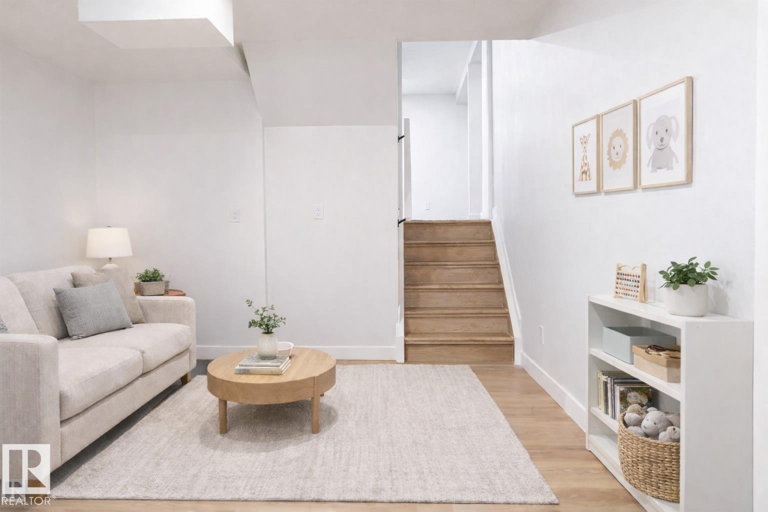 3710 41 Avenue, Edmonton, AB - Indoor Photo Showing Living Room
