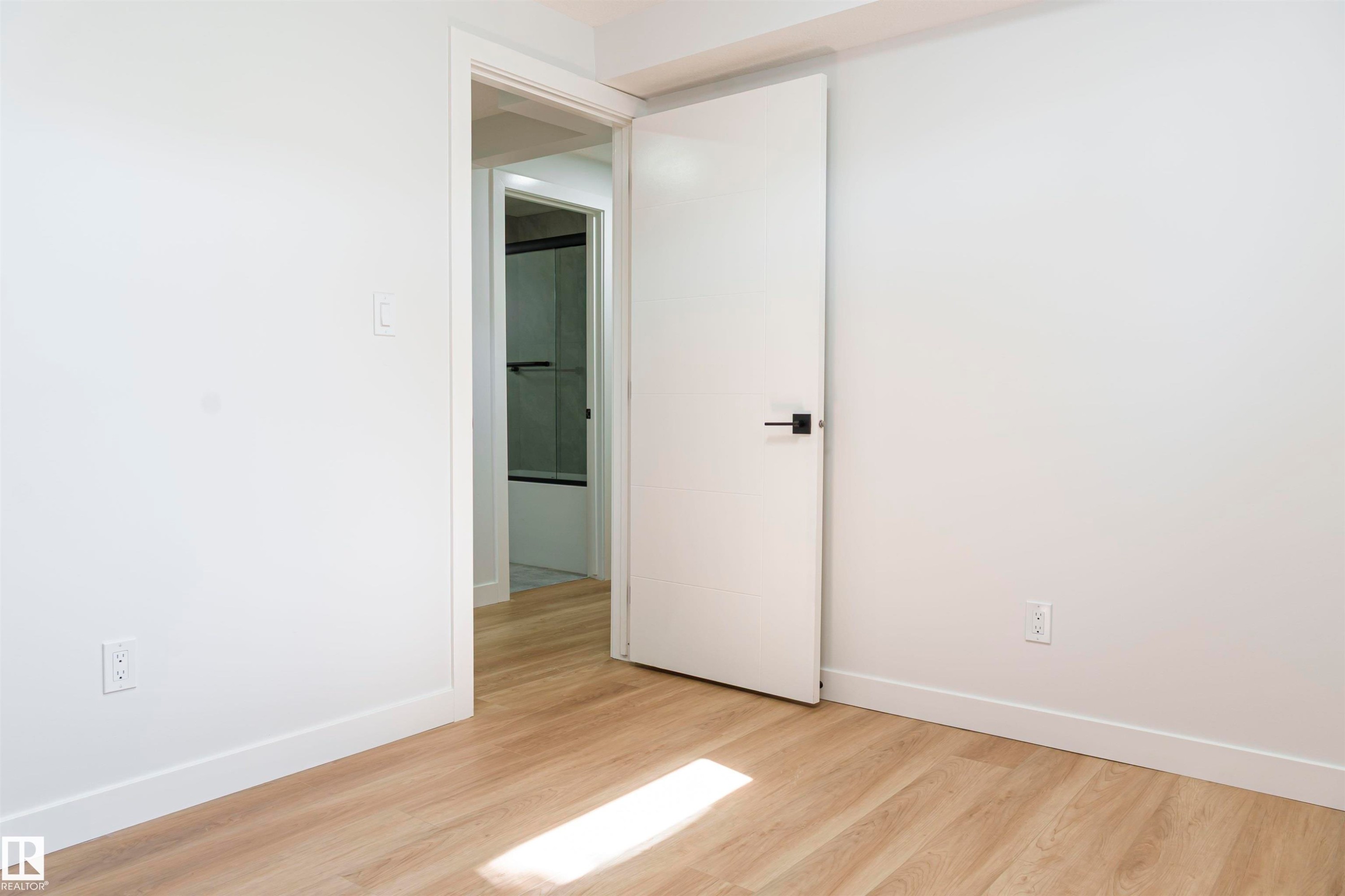 3710 41 Avenue, Edmonton, AB - Indoor Photo Showing Other Room