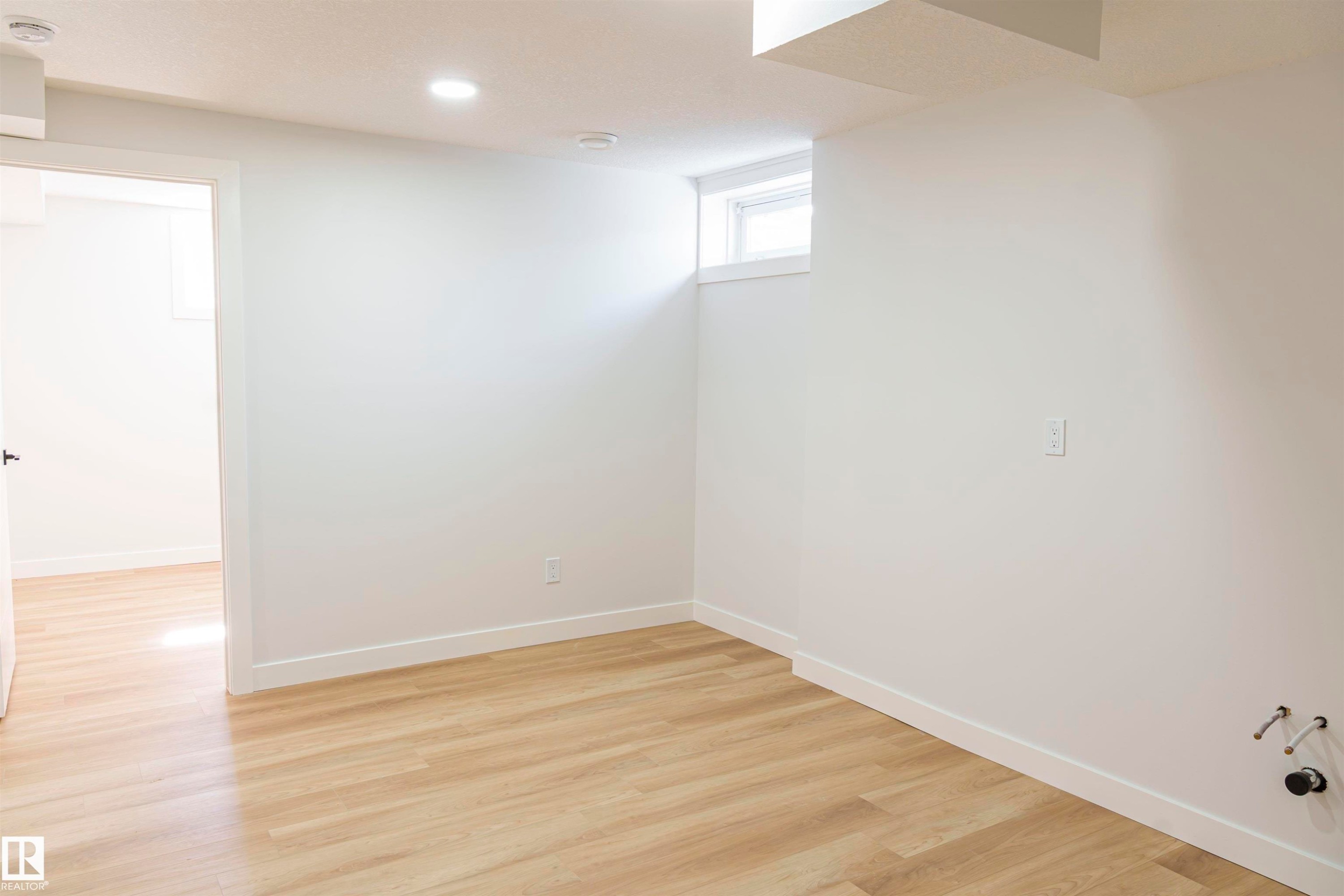 3710 41 Avenue, Edmonton, AB - Indoor Photo Showing Other Room