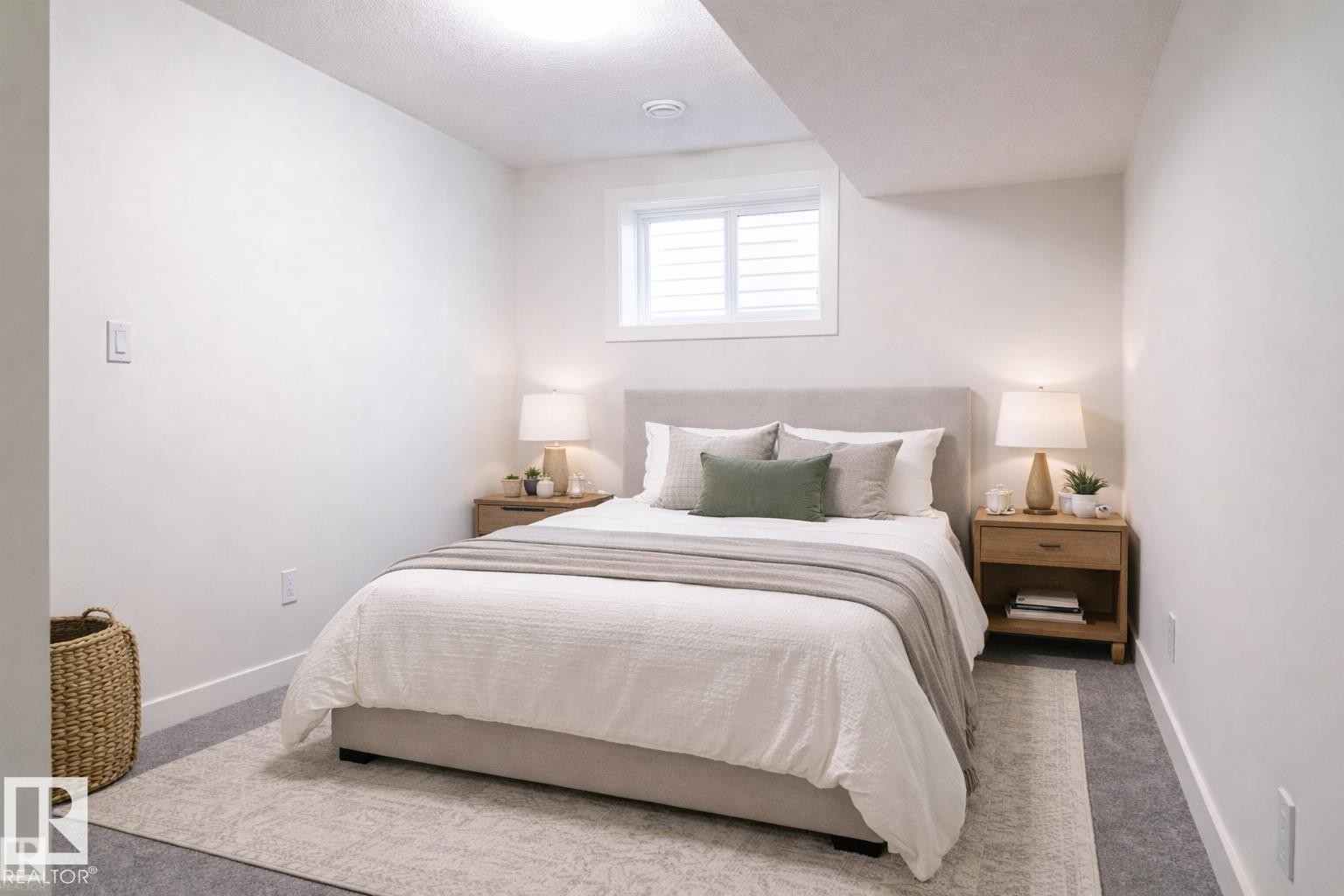 3710 41 Avenue, Edmonton, AB - Indoor Photo Showing Bedroom