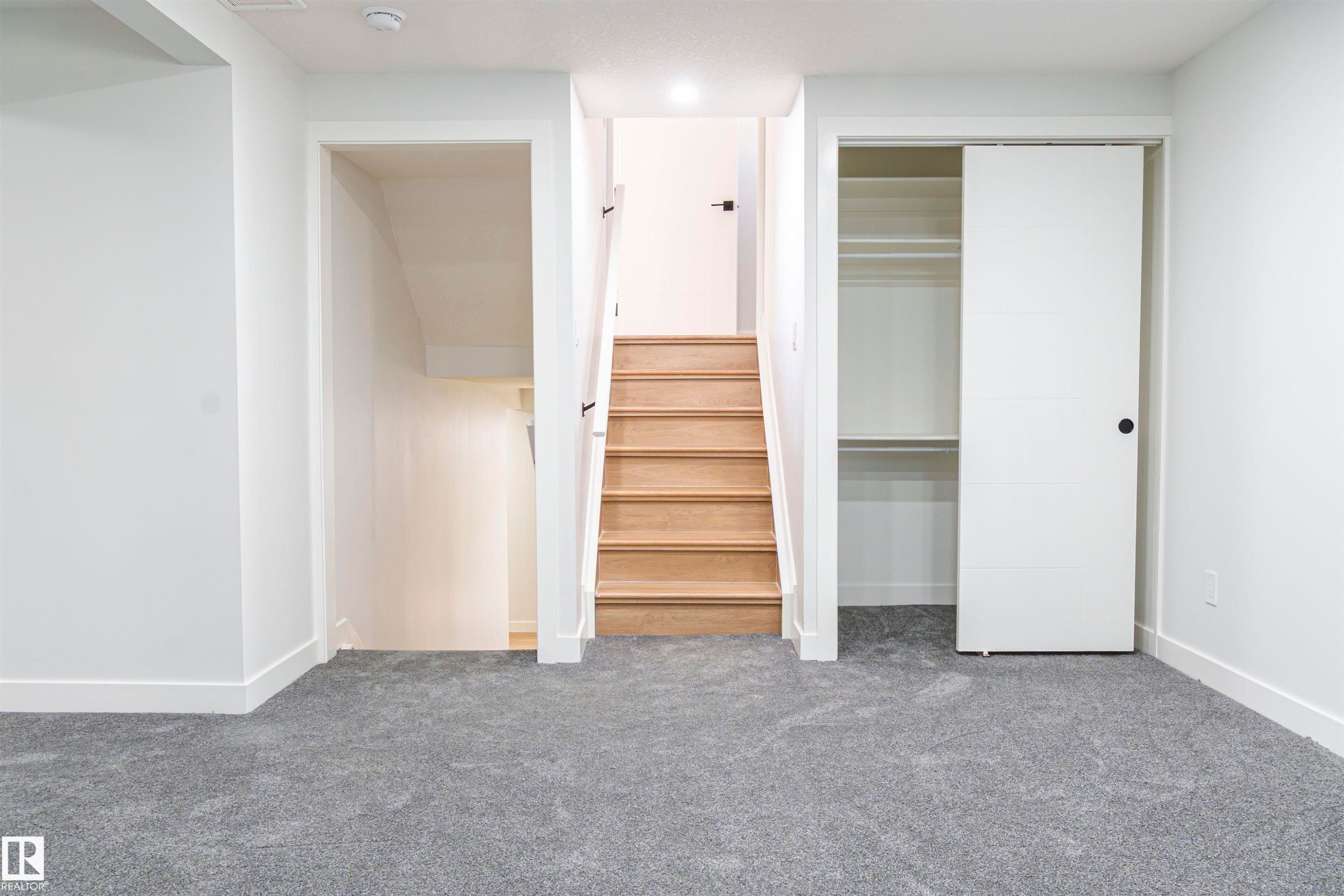 3710 41 Avenue, Edmonton, AB - Indoor Photo Showing Other Room